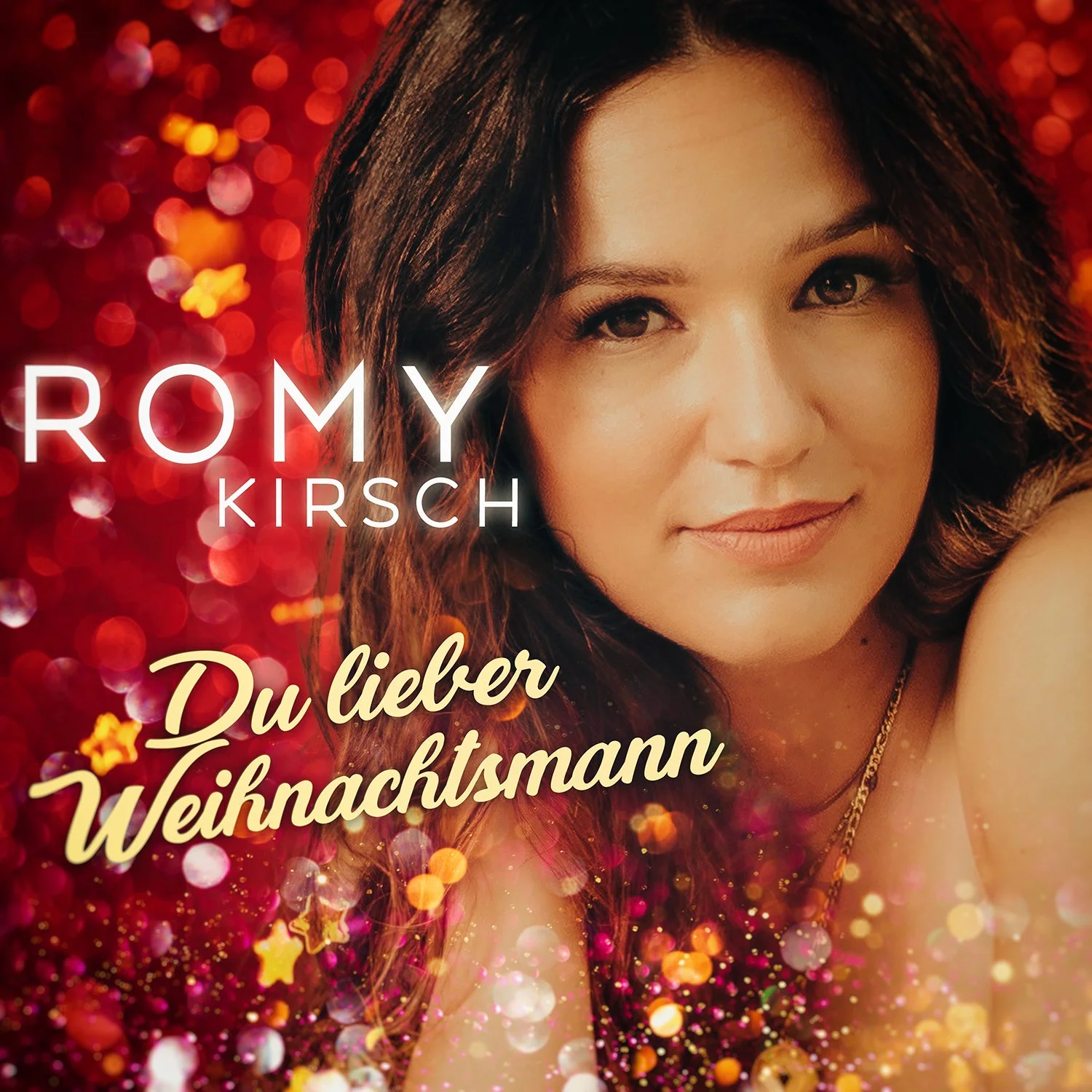 Das Albumcover zeigt Romy Kirsch mit braunen, lockigen Haaren vor einem roten Hintergrund mit glitzernden Weihnachts- und Sternmotiven. Es trägt den Titel 'Du lieber Weihnachtsmann' von Romy Kirsch.