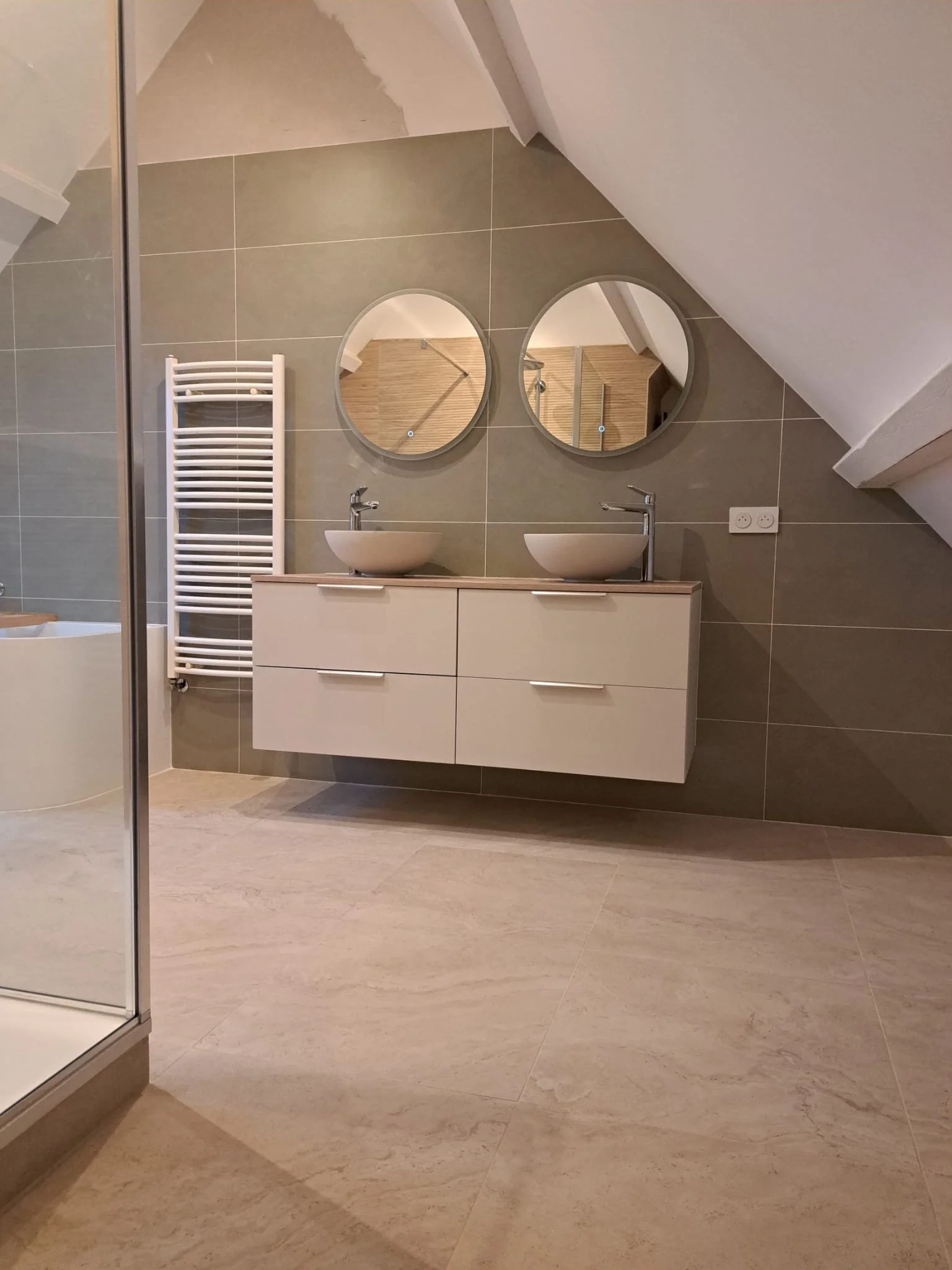 Salle de bain designe épurée