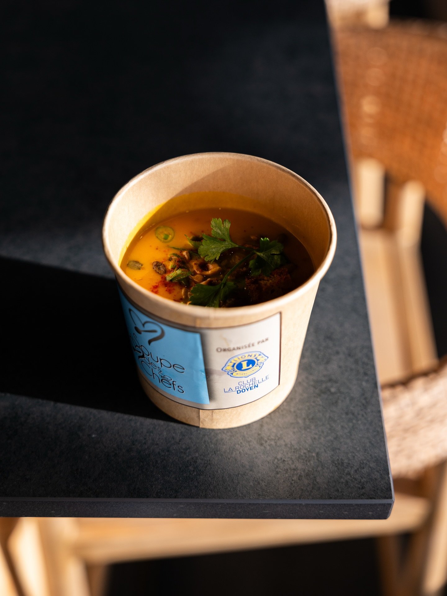 🍽️ UINI&rsquo;S Restaurant partenaire du @lionsclubs de La Rochelle &agrave; l&rsquo;occasion de la distribution de la soupe des chef ! 🥣 

👉 Une soupe cr&eacute;e par nos soins dont les profits de la vente seront revers&eacute;s &agrave; l&rsquo;