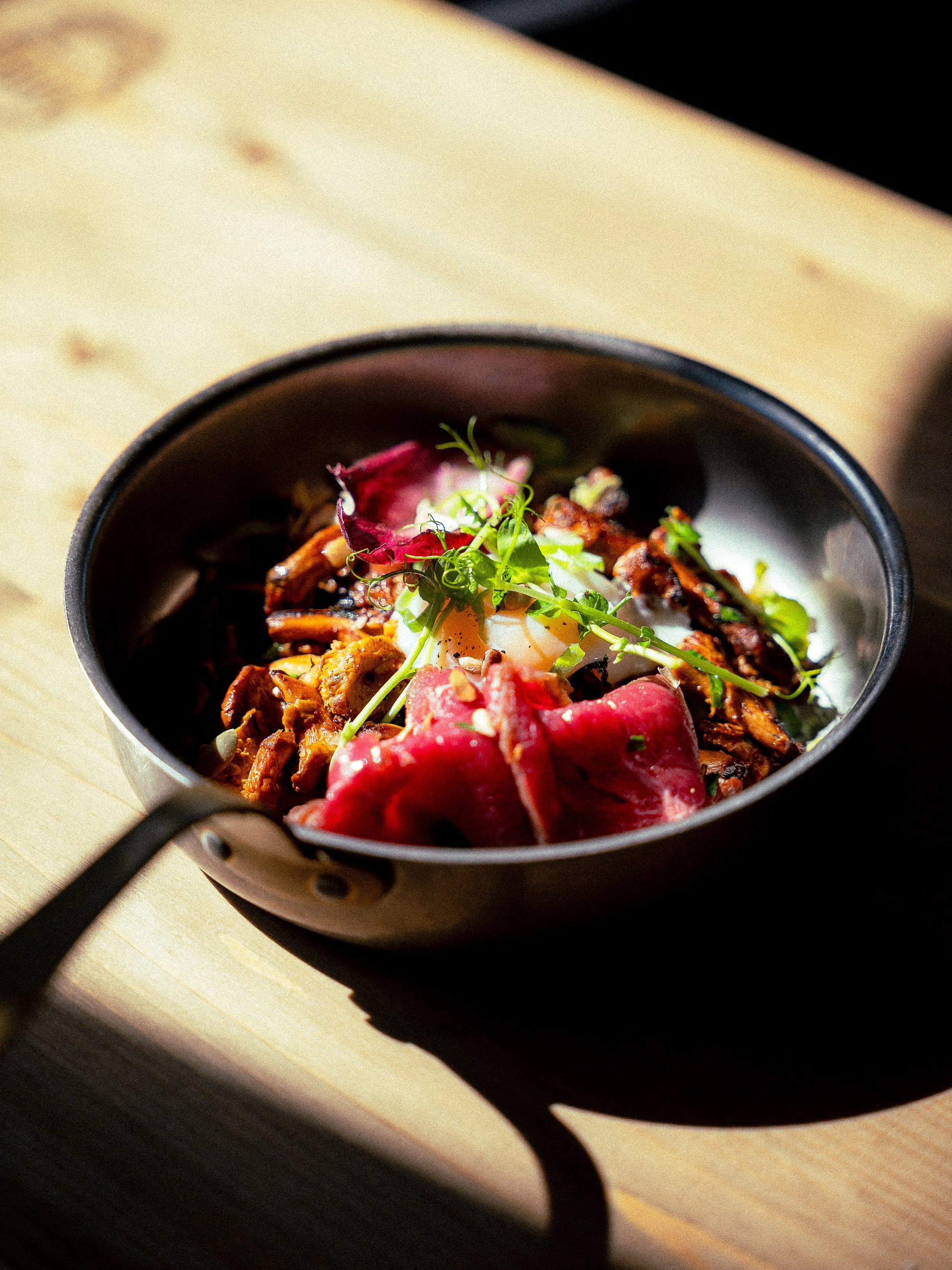 Attention gourmandise de saison en approche 🍂 !

D&eacute;couvrez notre nouvelle entr&eacute;e :

Po&ecirc;l&eacute;e de Girolles | Gravelax de b&oelig;uf maison &amp; &oelig;uf parfait 🥘 

Une entr&eacute;e gourmande, avec des produits de saisons 