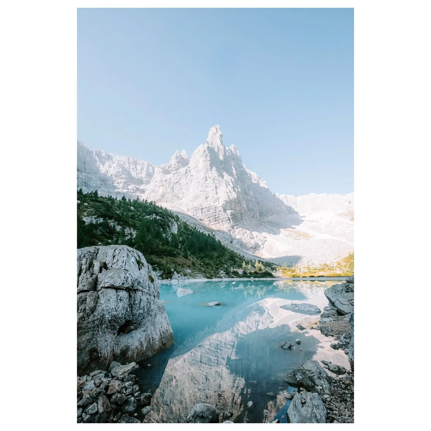 Punta Sorapis light variations

Shot on Fuji X-H1

#puntasorapis #italy #dolomites #lagodisorapis #mountain #lake #photography #travel #travelphotos #hike #blue #fujifilm #fujixseries