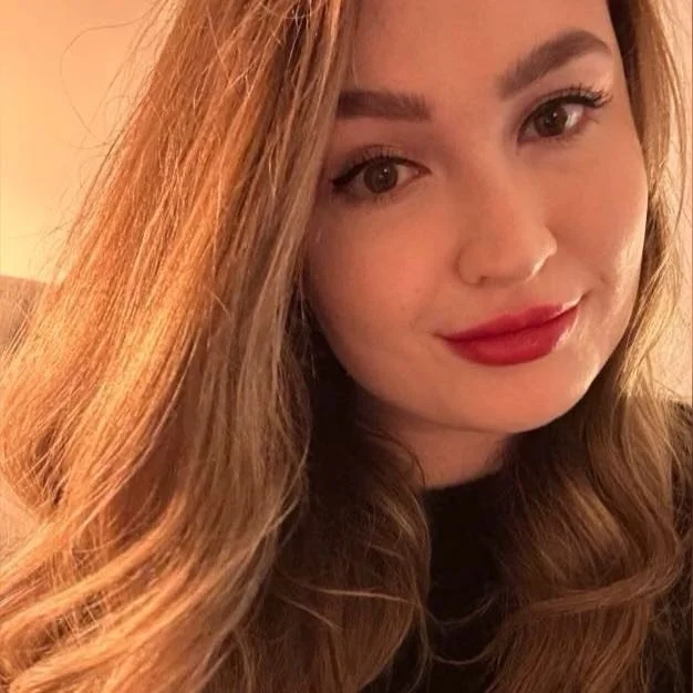 Introducing Kirstie ✨

Kirstie teaches Mat and Reformer Pilates with a focus on building strength, confidence and long-term wellbeing. Her classes are supportive, inclusive and grounded in precise, intentional movement that helps you feel more connec