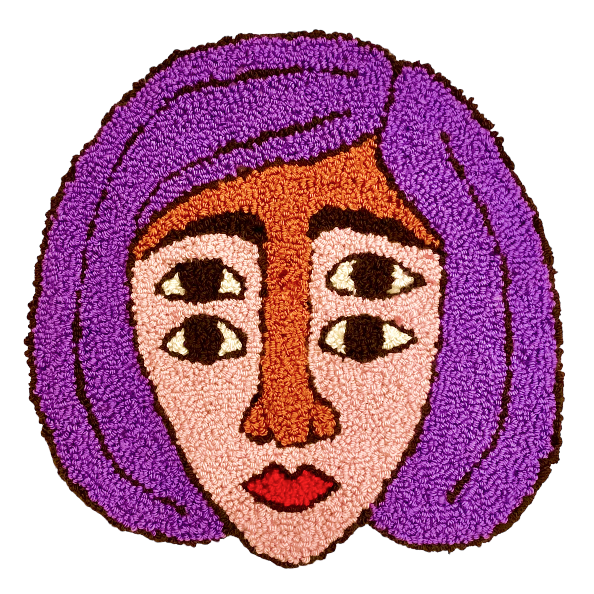 Farvet tuftet kunstværk af ansigt med fire øjne og lilla hår.