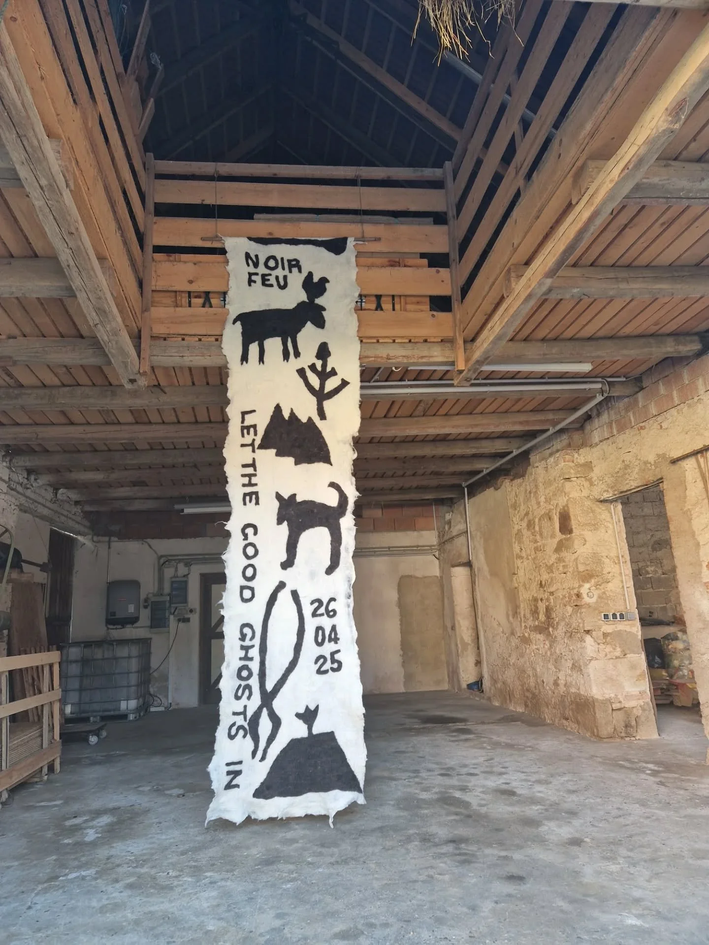 Noir Feu is the outcome of @nalba.ig&rsquo;s 2025 residency at @farmlab.at, developed by Capucine Robert @capucinerobert and Lavinia GHIMBASAN @lavinia_ghimbasan as a cross-national collaboration rooted in bioregional design.

During their time in th
