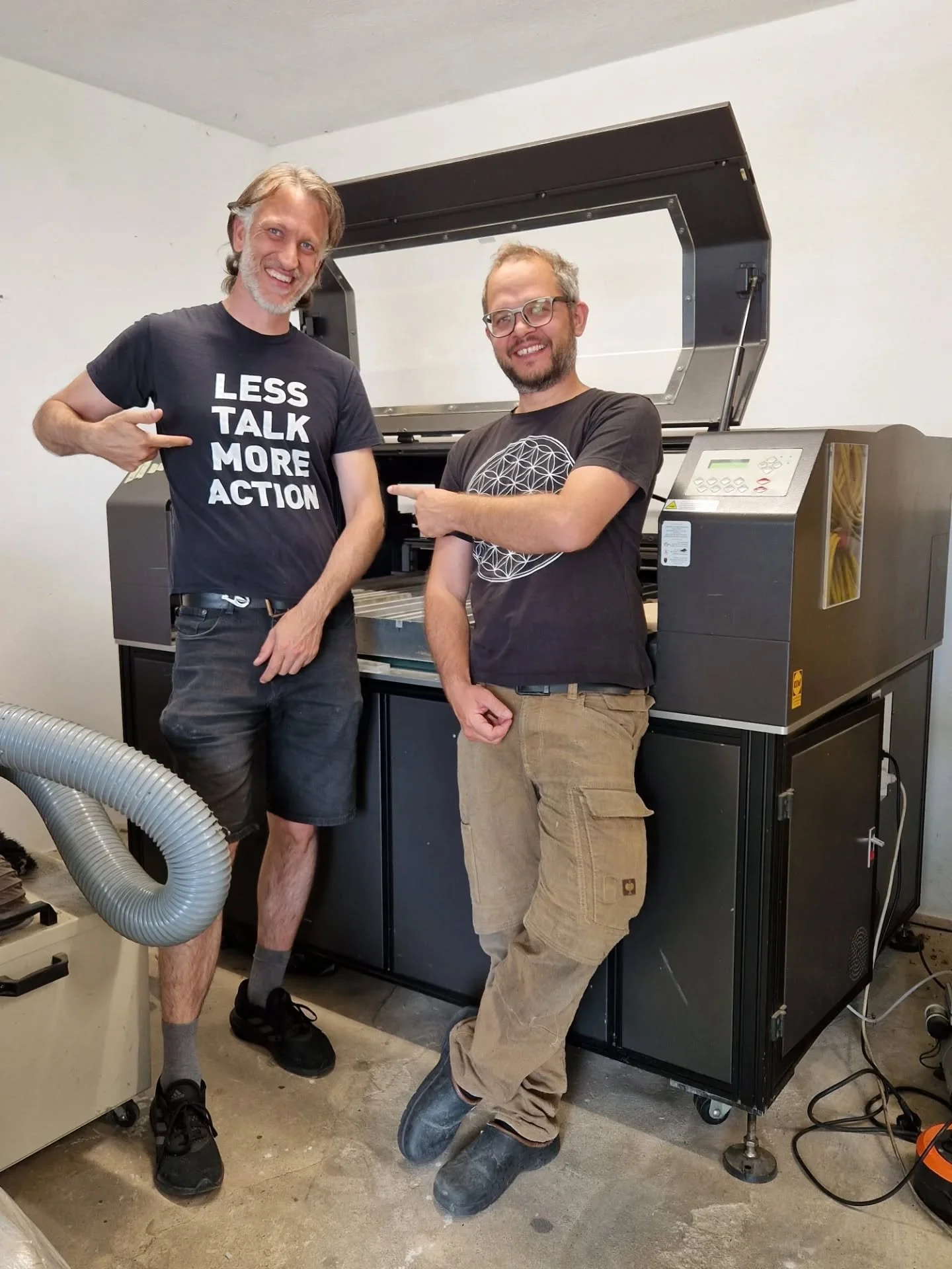 Less talk more action!
The @fab25.cz gave us another little present: the visit of Ferdi at the FarmLab.

Ferdi was the local instructor when Martin took the Fab Academy program in 2015 at the @fablabbcn, and since then he remains a friend - who we se