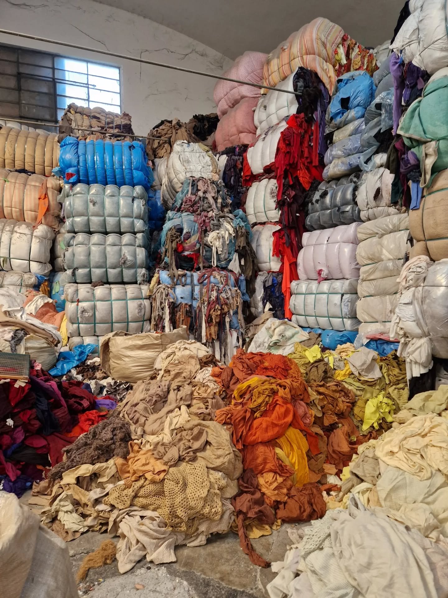 One of the most fascinating moments of our recent stay in Prato was the visit to a "cenciaiolo", a figure deeply rooted in the history and identity of the city&rsquo;s textile district.

Traditionally, cenciaioli were specialised in the col