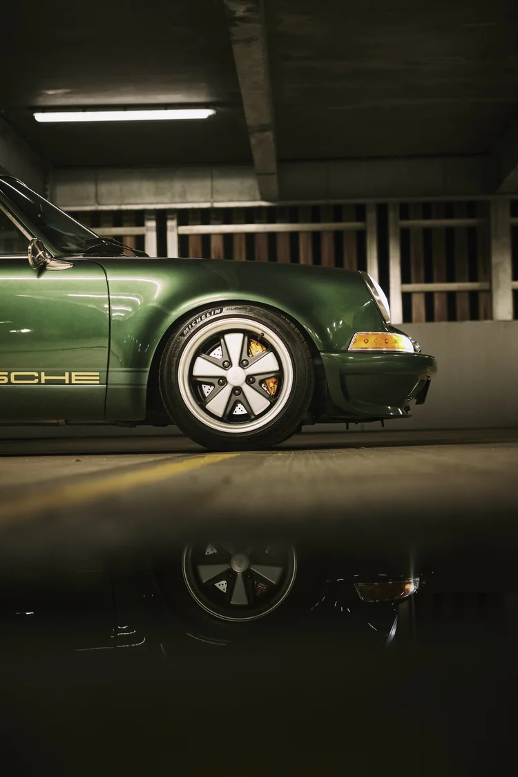 911 GTR Oak Green headlight and front fender
