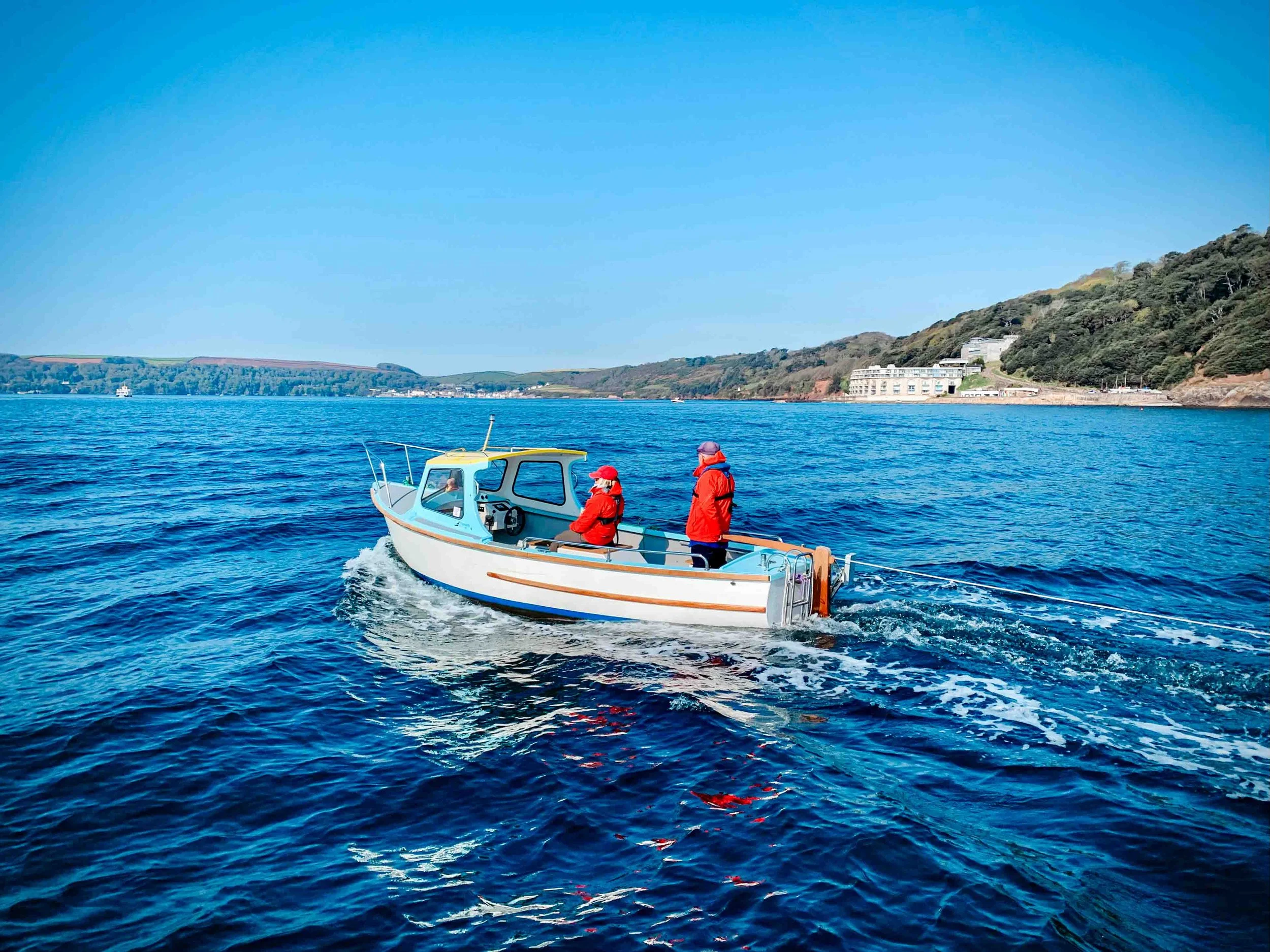 Smooth Sailing: A Beginner's Guide to Boating&nbsp;with Children and Pets Safely