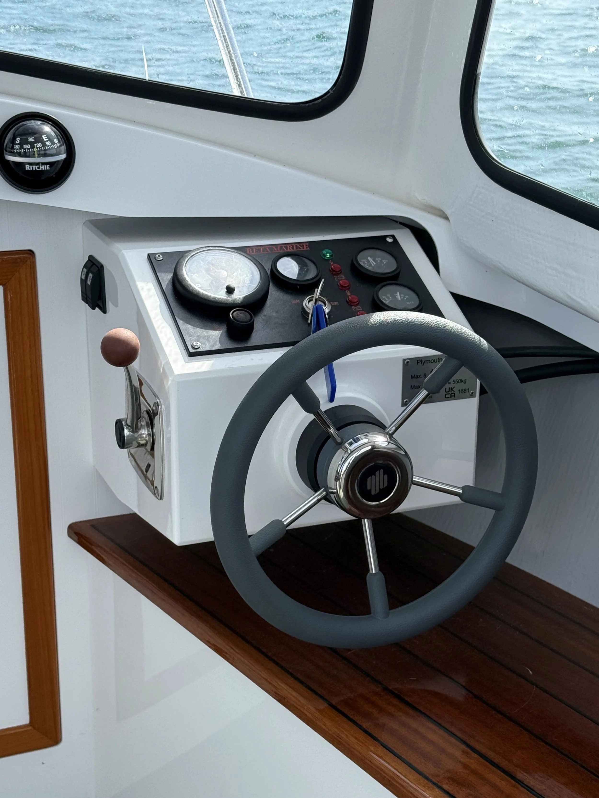 Plymouth Pilot 18 - Lesley Ann - Helm