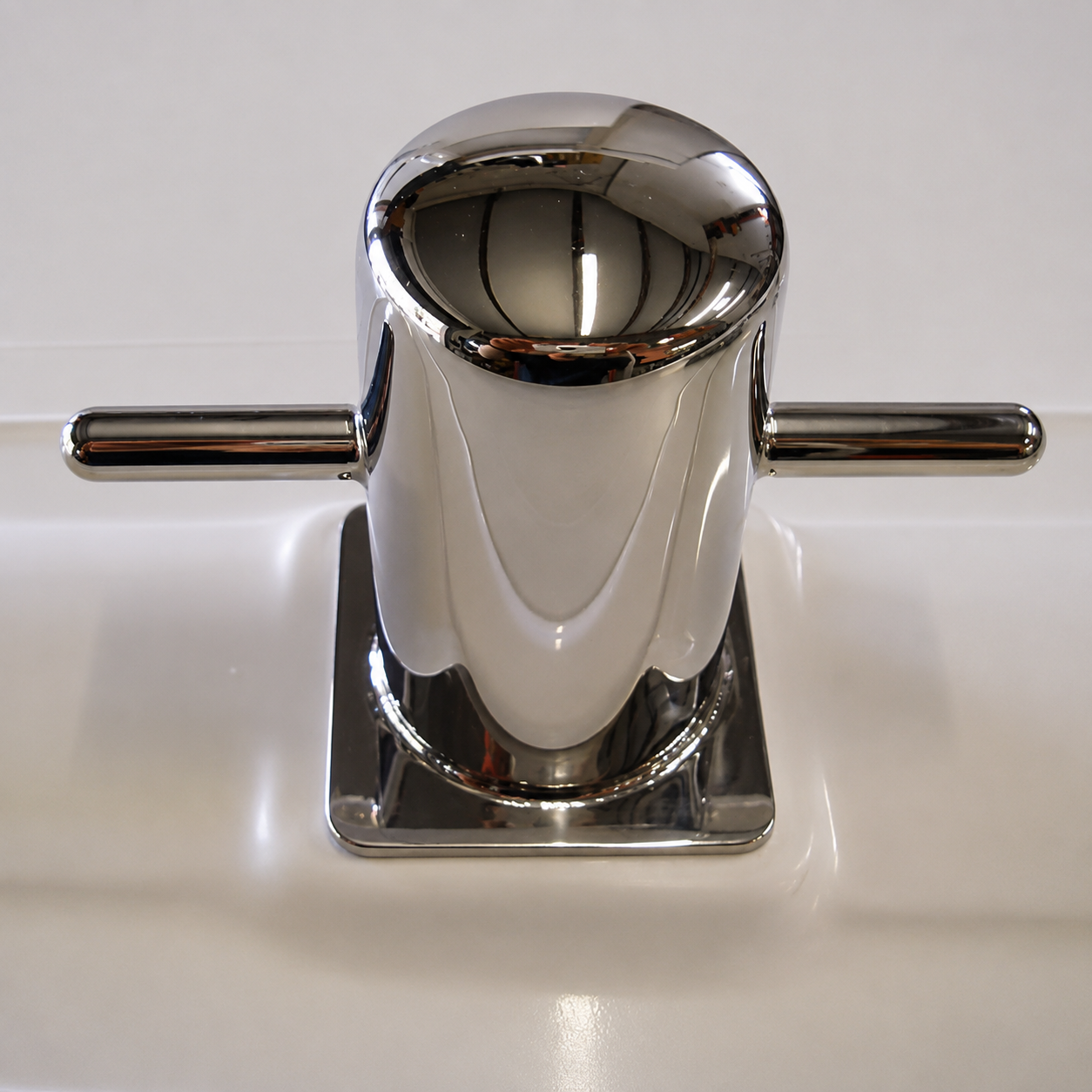 ACHIL090B-P16_bollard_1.png