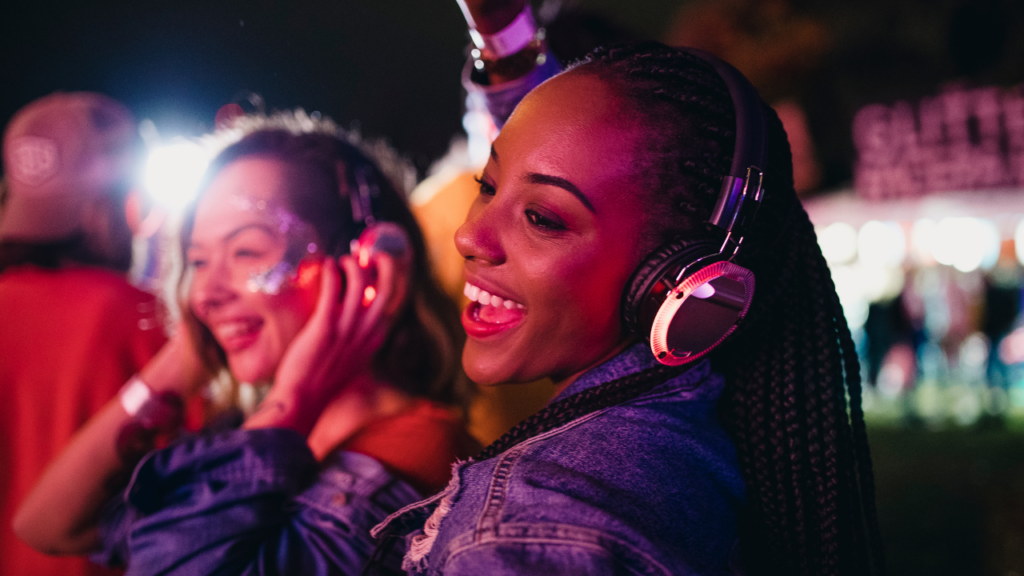 silent-disco-dancers-1024x576.png
