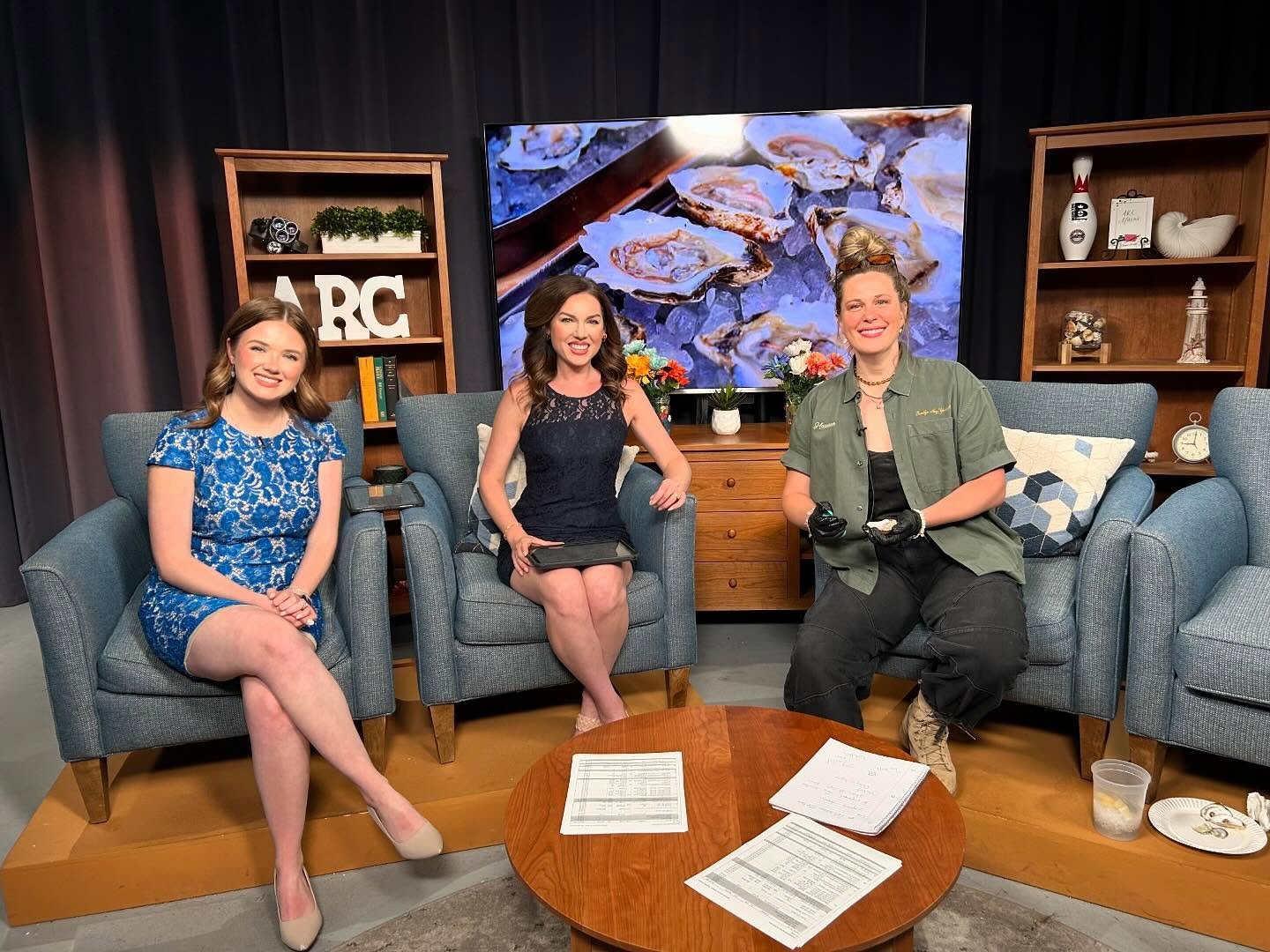 PERFECT DAY shuckin @wolfeneckoysters on @wgme this morning with @katiesamp !🎥&hearts;️🦪😭

so blessed to wake up and do what I love everyday 🙏💭

Maine aquaculture supports local economies, provides sustainable food, is gentle on our marine envir