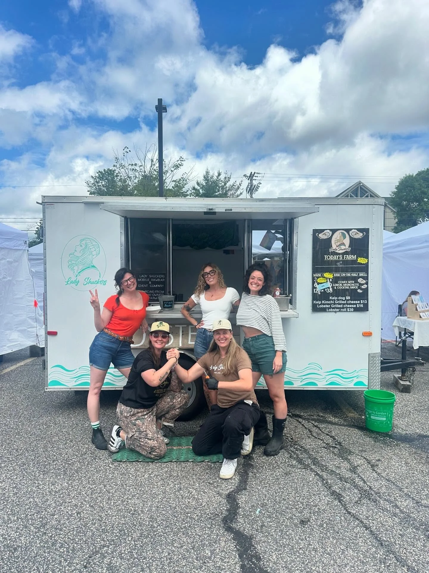 wild times @themaineoysterfestival with the best shuckin crew EVER‼️🦪✨ 

Over 2k oysters shucked from our MVP women-operated farms @emilysoysters @wolfeneckoysters @basketislandoysters 🦪🦪🦪

The most beautiful, hardworking, good natured, funny and