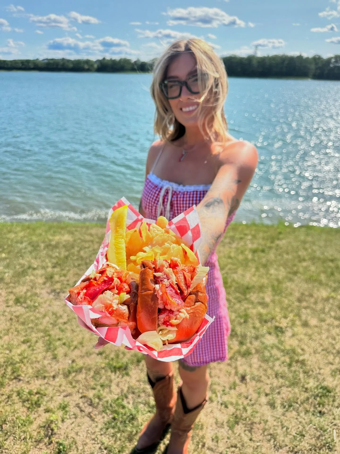 HAPPY 4TH 🦞🎇🦪 EAT MAINE SEAFOOD. HAVE FUN. DON&rsquo;T DIE. 

XOXO #LADYSHUCKERS 💋