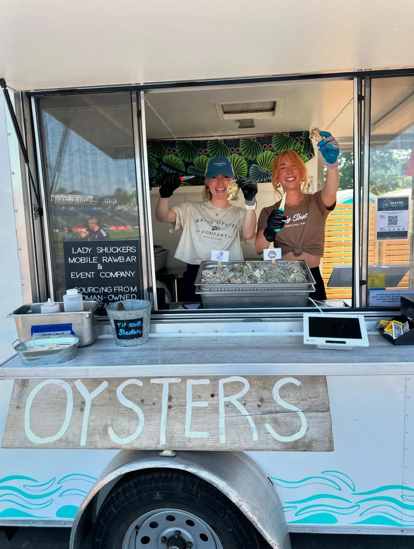 BEST IN SHOW TODAY FOR @hearts_sc 🦪🦪🦪🦪❤️🌲

feat the legendary 🍋 @jrox__ @maineseagrant 
@olivebranch143 @islandinstitute on shuck ⚔️⚔️

THE FARMER HERSELF @scrosby2332 @oysthersseafarm @oysthersrawbar 🦪🦪🦪🤟

pre-game slurps by @newmeadowsriv
