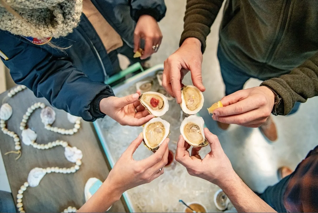 We’re not saying eating oysters cure Mondays… but like.. have you ever seen anyone sad while slurping one? 
Exactly✨🦪
#maine #oysters #aquaculture #eatmaineseafood #monday
