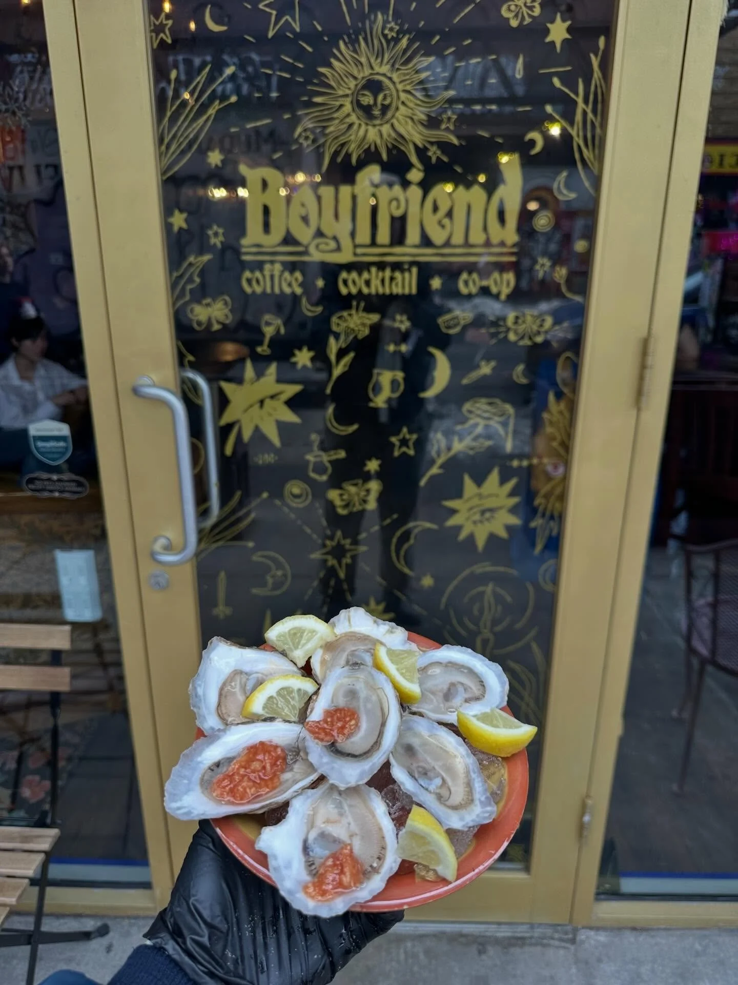 &ldquo;show me lollipop 🍭 show me turnkey 🔐&rdquo;

#OYSTER 
#SHUCKERS 
#MAINE
#NYC 

Iykyk 😎⚔️🤘🦪