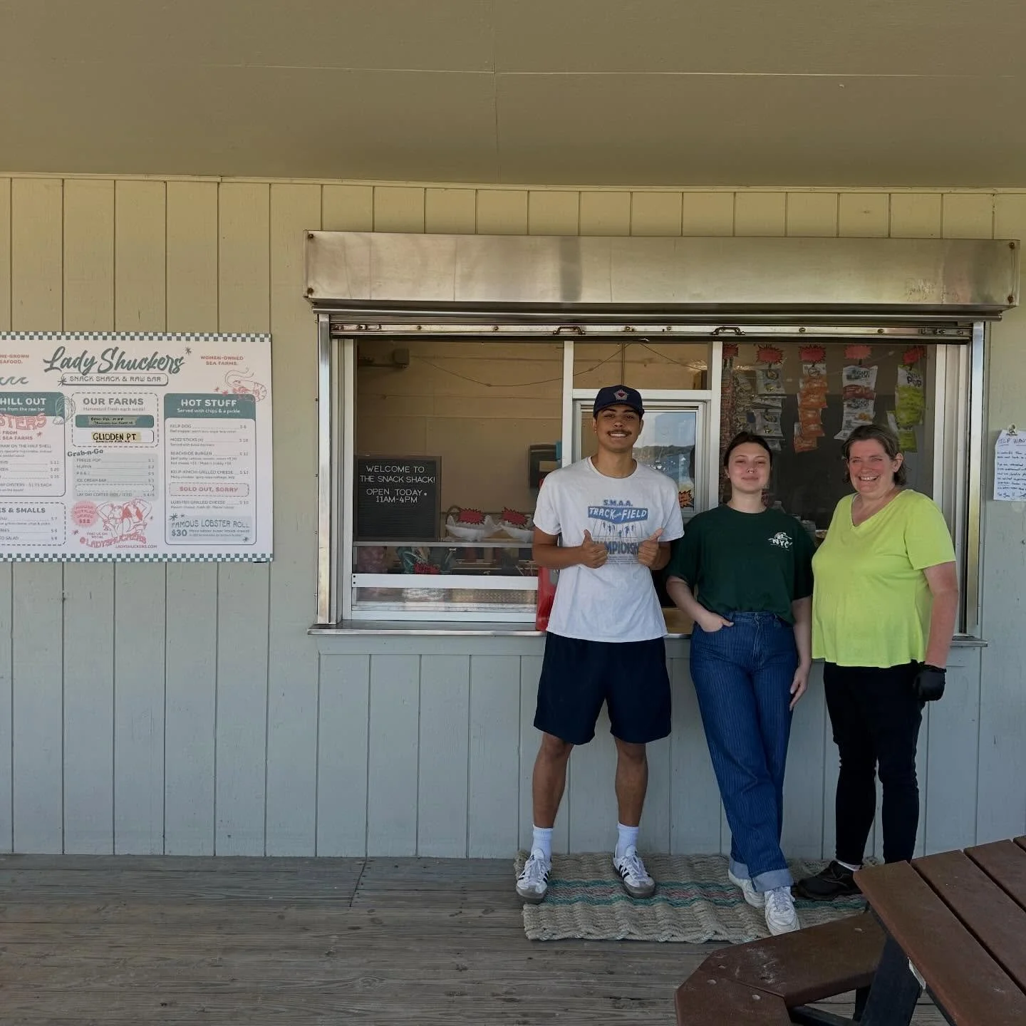 SNACK SHACK IS HIRING!!! 🦪🍦🌭🥬🦞🍟👙🦐🍔

that&rsquo;s righttt :) us and our kelp dog heard around the world are so BACK for our 2nd Season at the Willard Beach Snack Shack!! and we&rsquo;re looking for 2 motivated individuals to fill the roles of