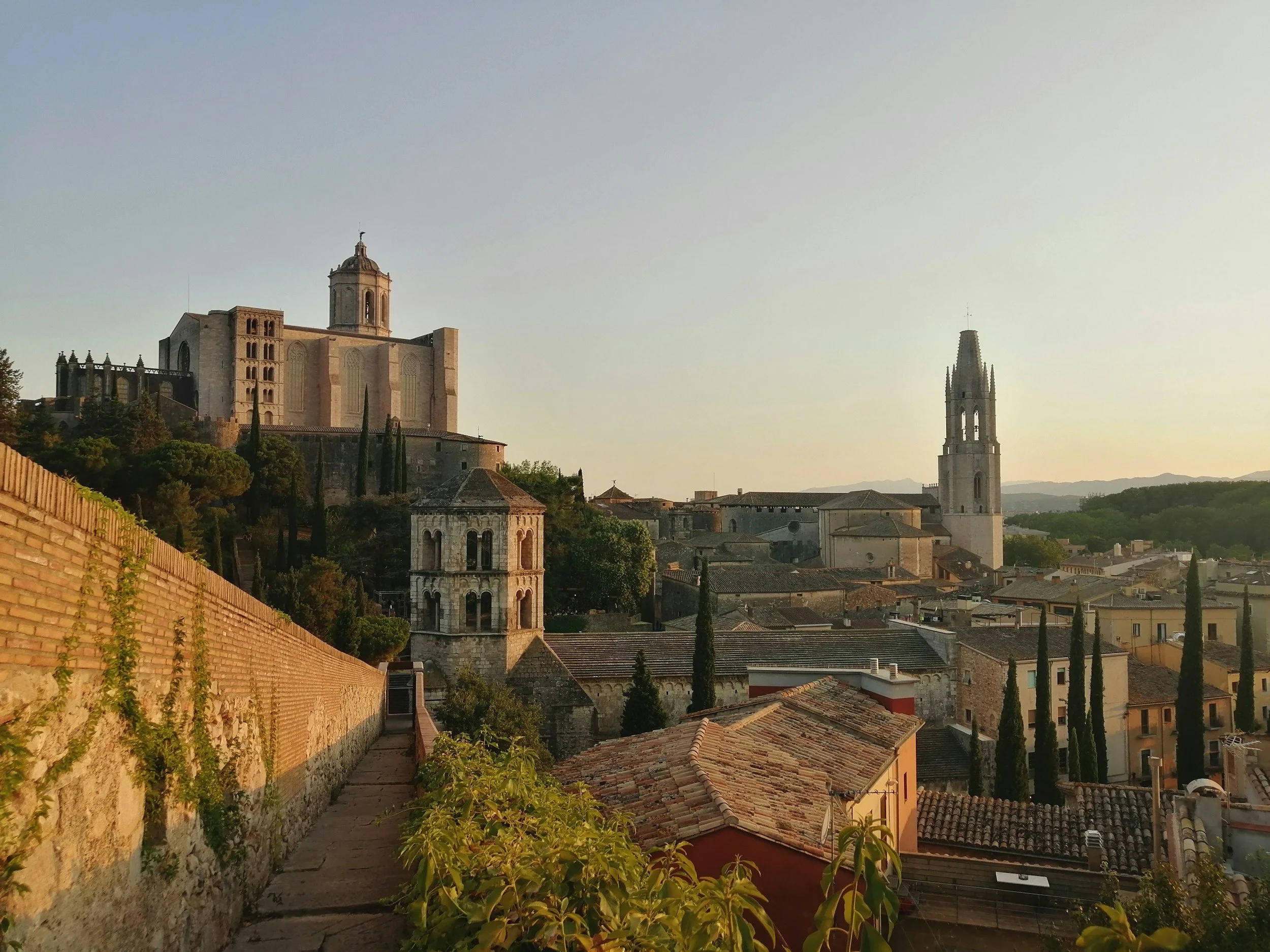 Blick auf die Altstadt von Girona mit Kathedrale
