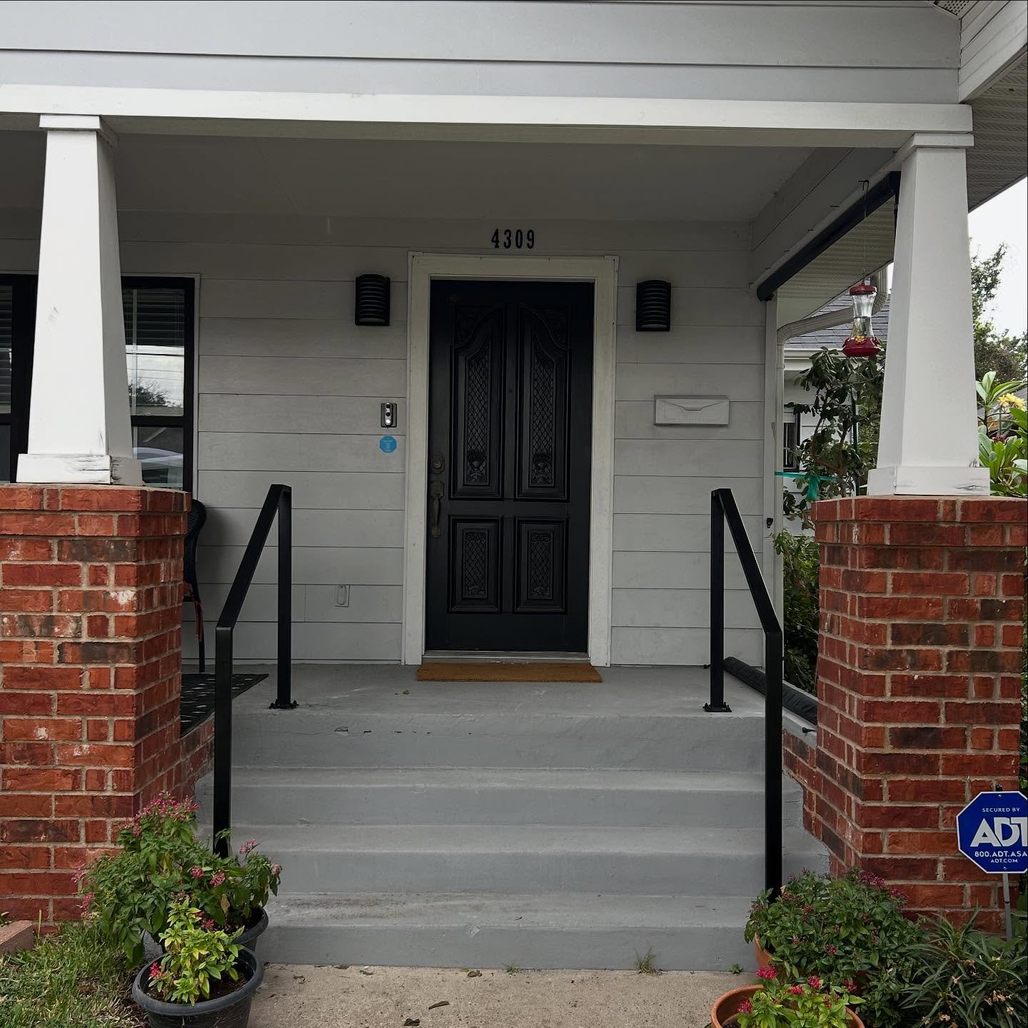 ✨ New handrails, new look! ✨
Strong, safe, and built to last &mdash; the perfect upgrade for this porch.

#HoustonBuilders #ConstructionHouston #HoustonContractors #CustomMetalWork #PorchRenovation #HomeImprovementHouston #SteelFabrication #WeldingHo