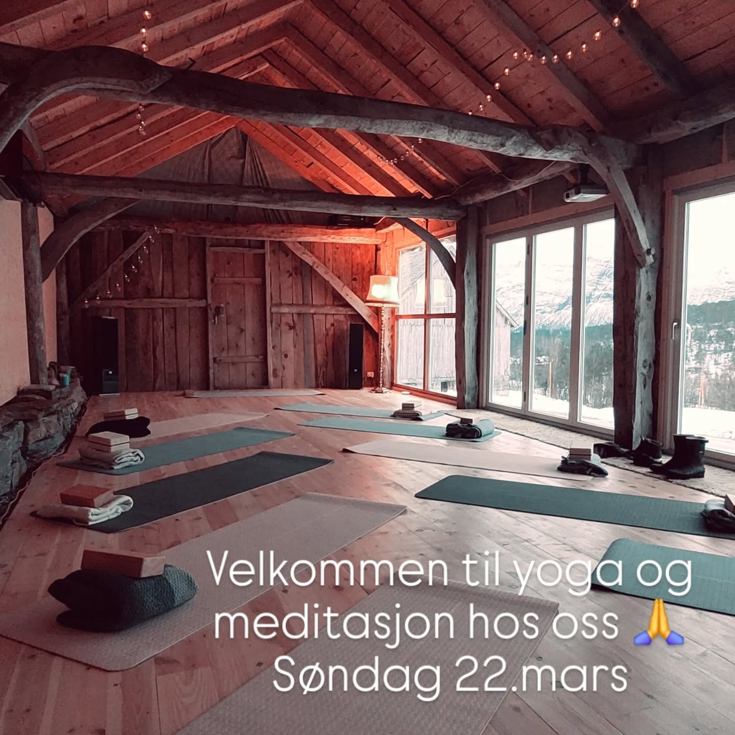 Denne s&oslash;ndagen vil vi ha meir fokus p&aring; meditasjon enn kva vi har hatt p&aring; tidlegare timar. I meditasjonen &oslash;ver vi oss p&aring; &aring; vere til stades i augneblikket, og auke bevisstheiten kring samspelet mellom kropp og sinn
