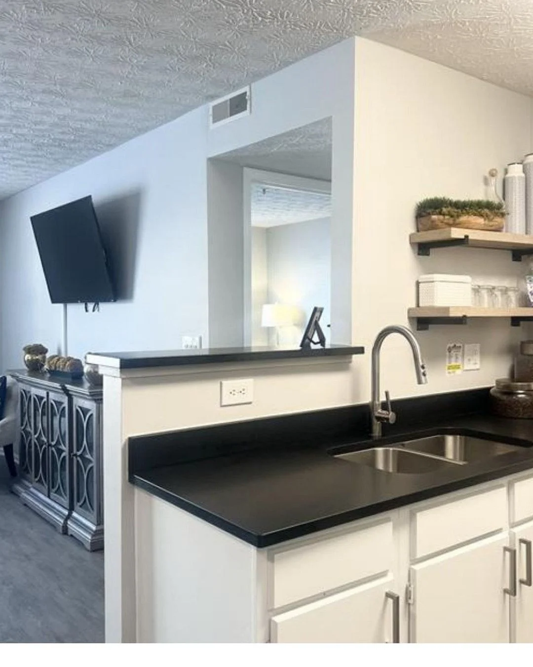 Our open-layout living spaces at Enclave at Albany Park make hosting friends and family a breeze &mdash; more room to gather, more room to celebrate, and zero crowding around the TV. 📺✨