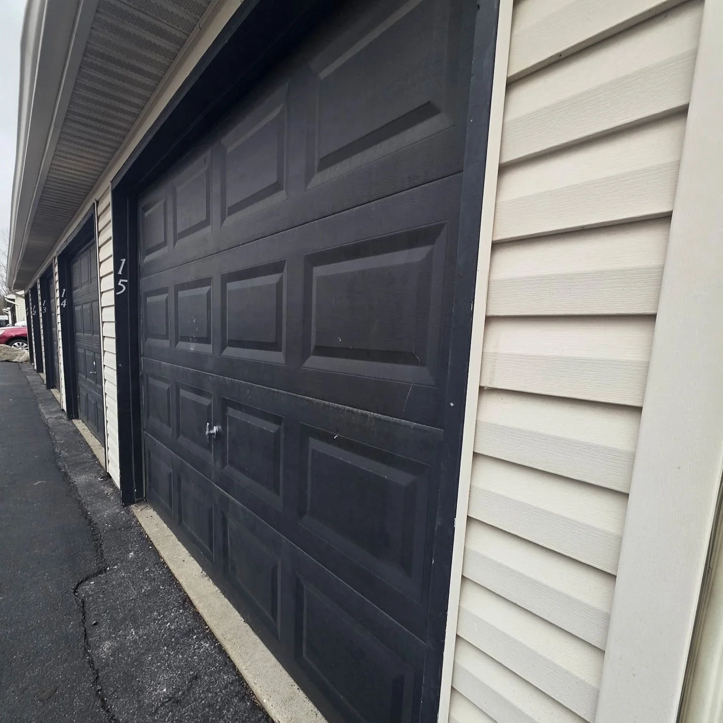 Storage and garage space makes everyday living easier. With one month free on select options, now is the time to plan smart. Why now: Limited-time special. #ApartmentSpecials