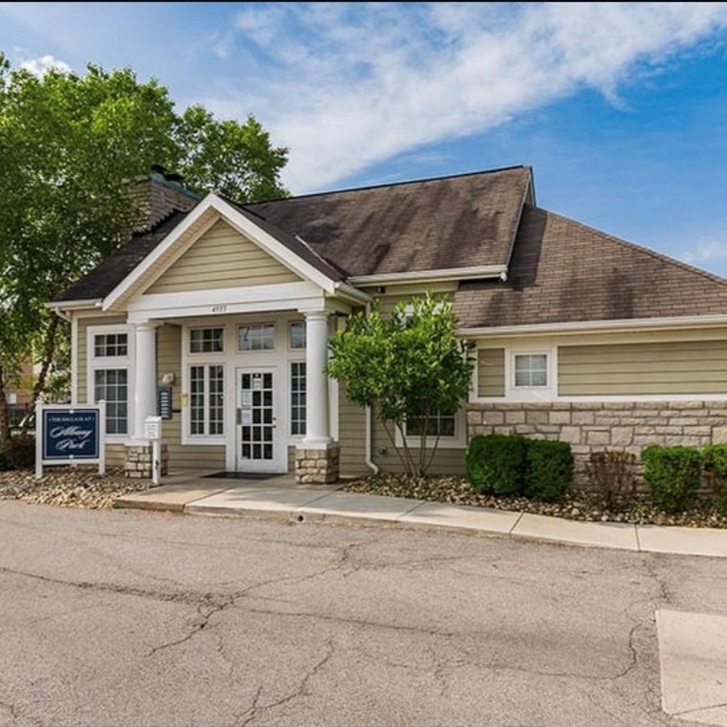 Apply and Move in by 3/31 and recieve 6 weeks free rent + a raffle ticket to enter into a chance to win a $500 gift card!