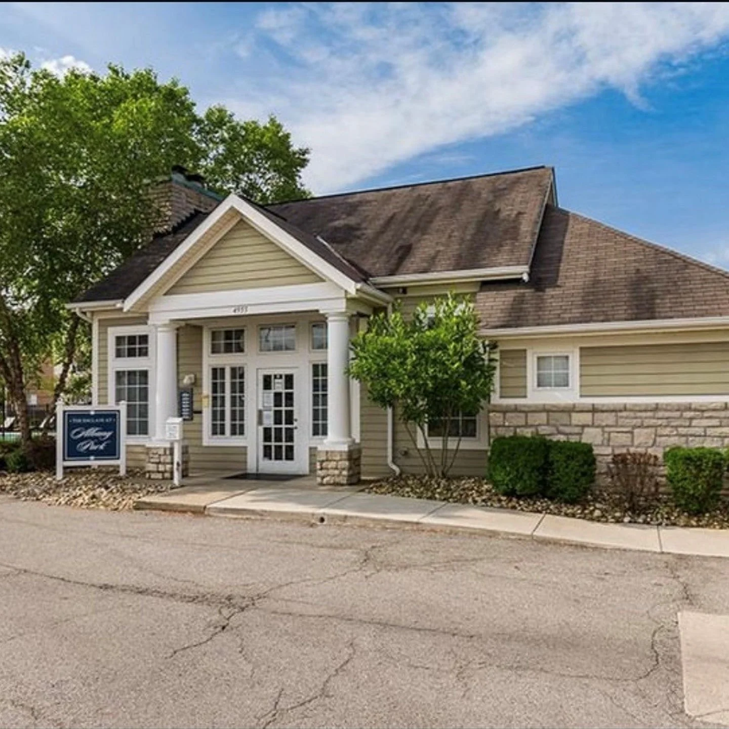 Next 5 applications that move in by 3/31 will receive 6 weeks free PLUS will be entered to win a $500 gift card!
**Restrictions apply**