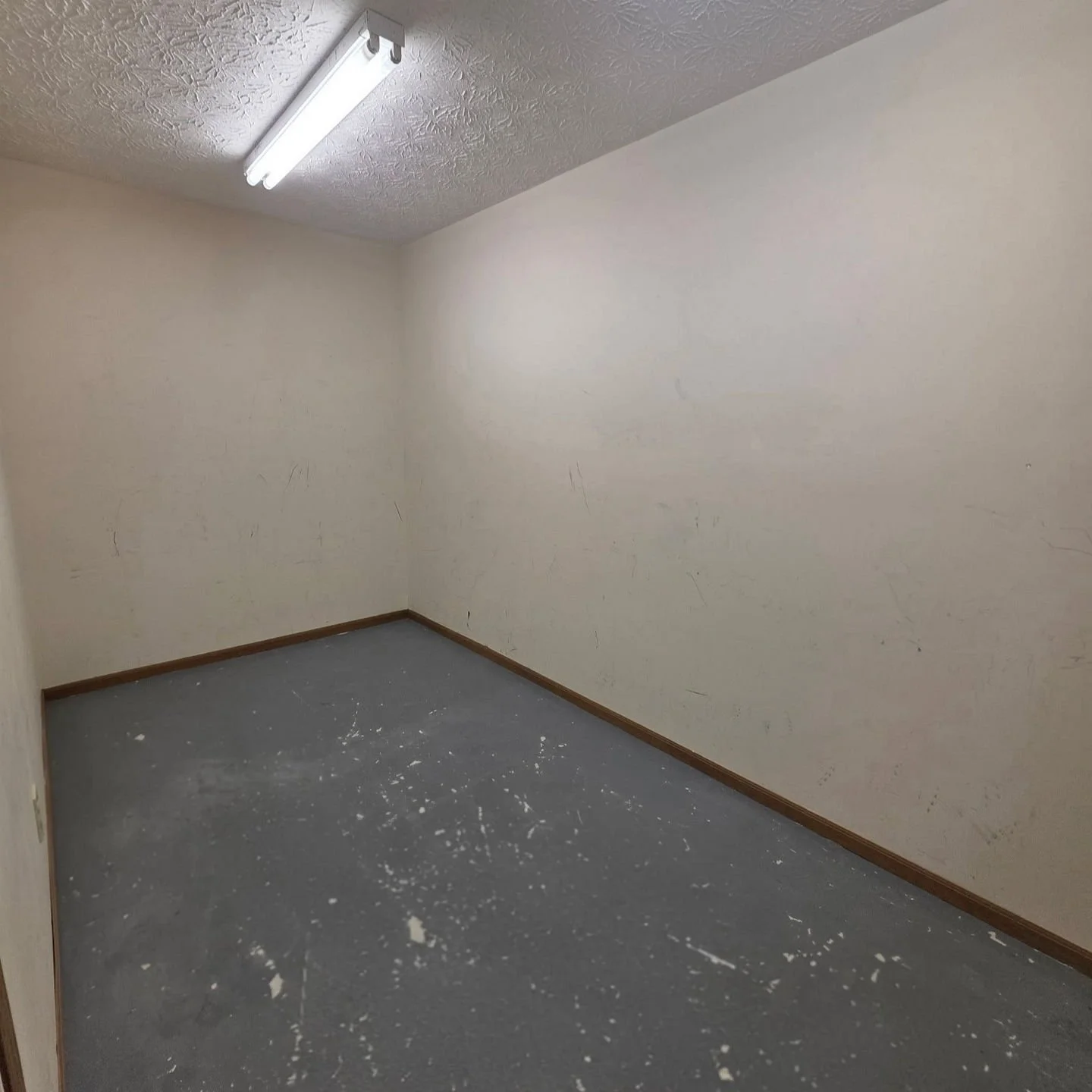 Running out of space? 😩Looks like it&rsquo;s time to store your problems away&hellip; literally 😏📦Whether it&rsquo;s clothes, couches, or your &ldquo;I&rsquo;ll use this someday&rdquo; collection &mdash; we&rsquo;ve got room for it ALL 🙌👉 Clean.