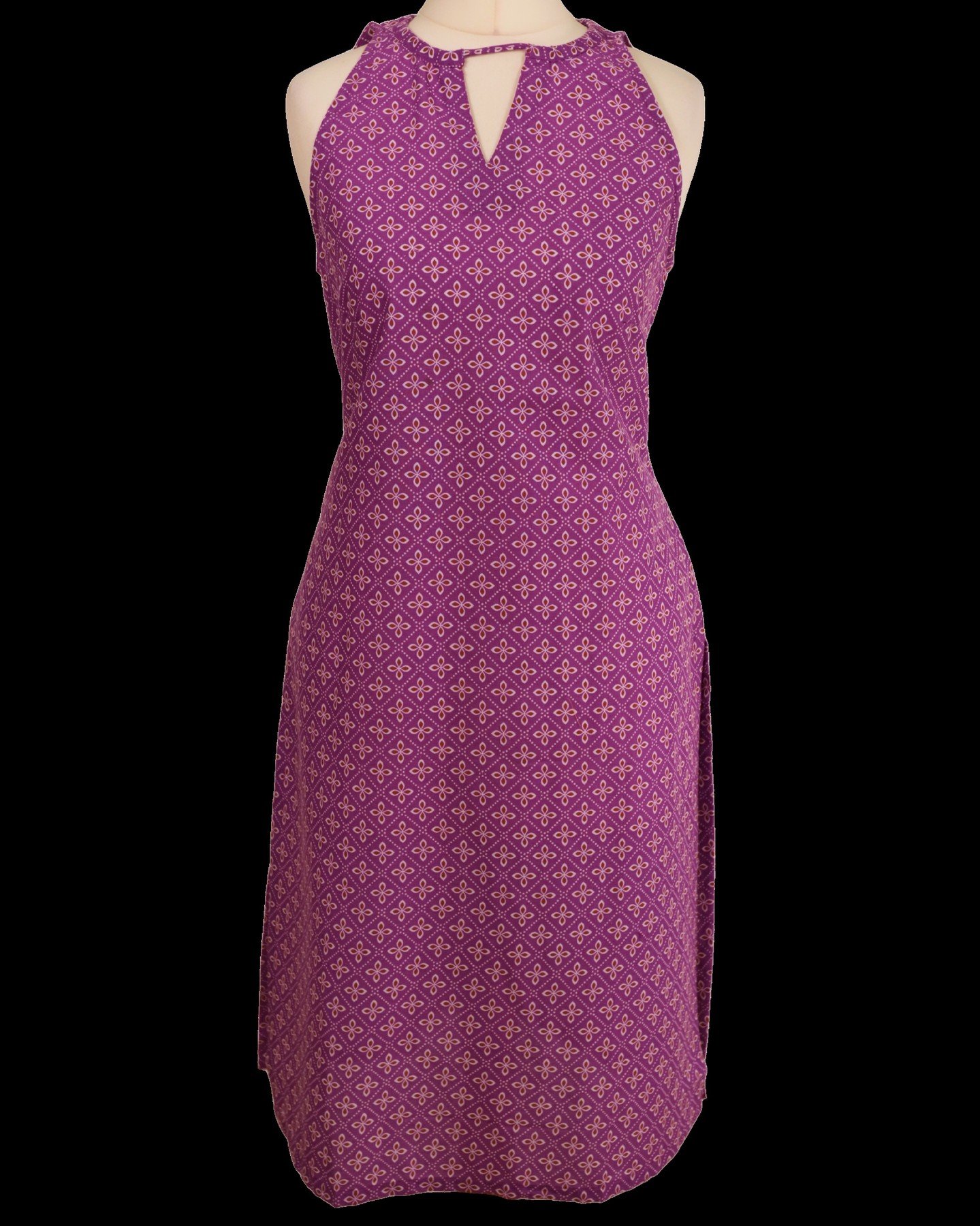 ✨ Product Name:
Mulberry Grace Midi Kurta
Pratham Aagman Collection

🧵 Description:
The Mulberry Grace Midi Kurta is a vision of understated sophistication, featuring intricate geometric motifs printed across a rich mulberry base. The halter necklin