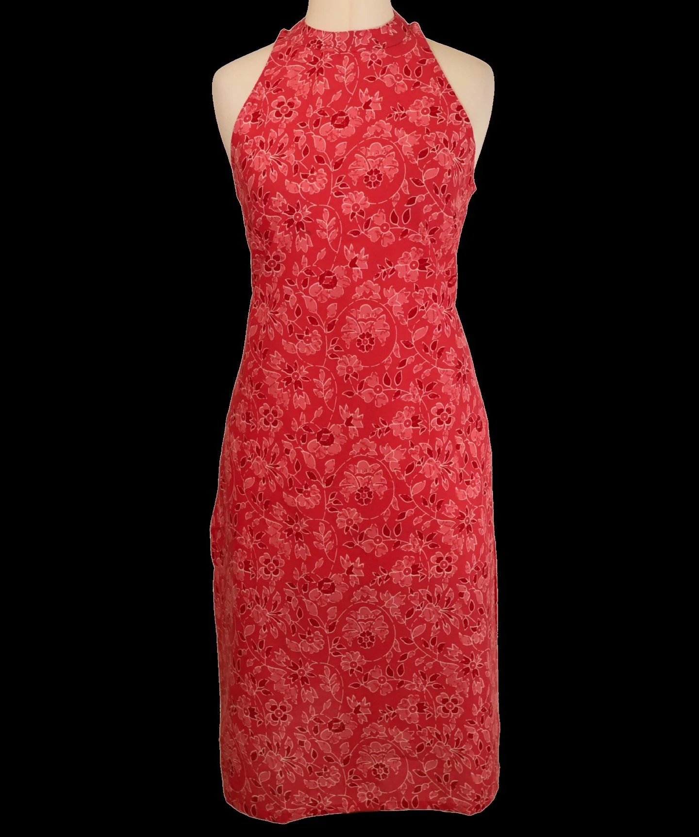 ✨ Product Name:
Crimson Grace Midi Kurta
Pratham Aagman Collection

🧵 Description:
The Crimson Grace Midi Kurta embodies timeless charm with its rich red hue and delicate floral motifs. Its halter neckline and sleek silhouette offer a modern touch, 