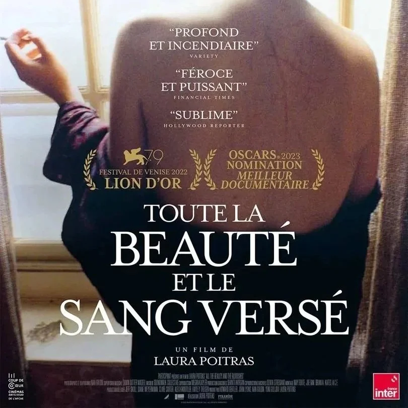 “Toute la beauté et le sang versé” de Laura Poitras