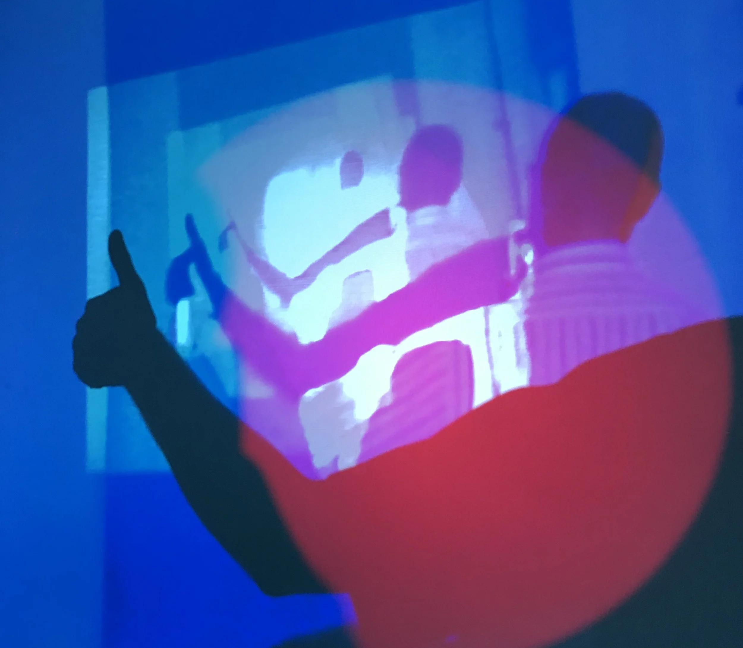 Silhuet af en person i projektion | Testoptagelser til kortfilm | Wild Wild Vesløs | Esben Persson | Filmproduktion Aarhus | GESTALT