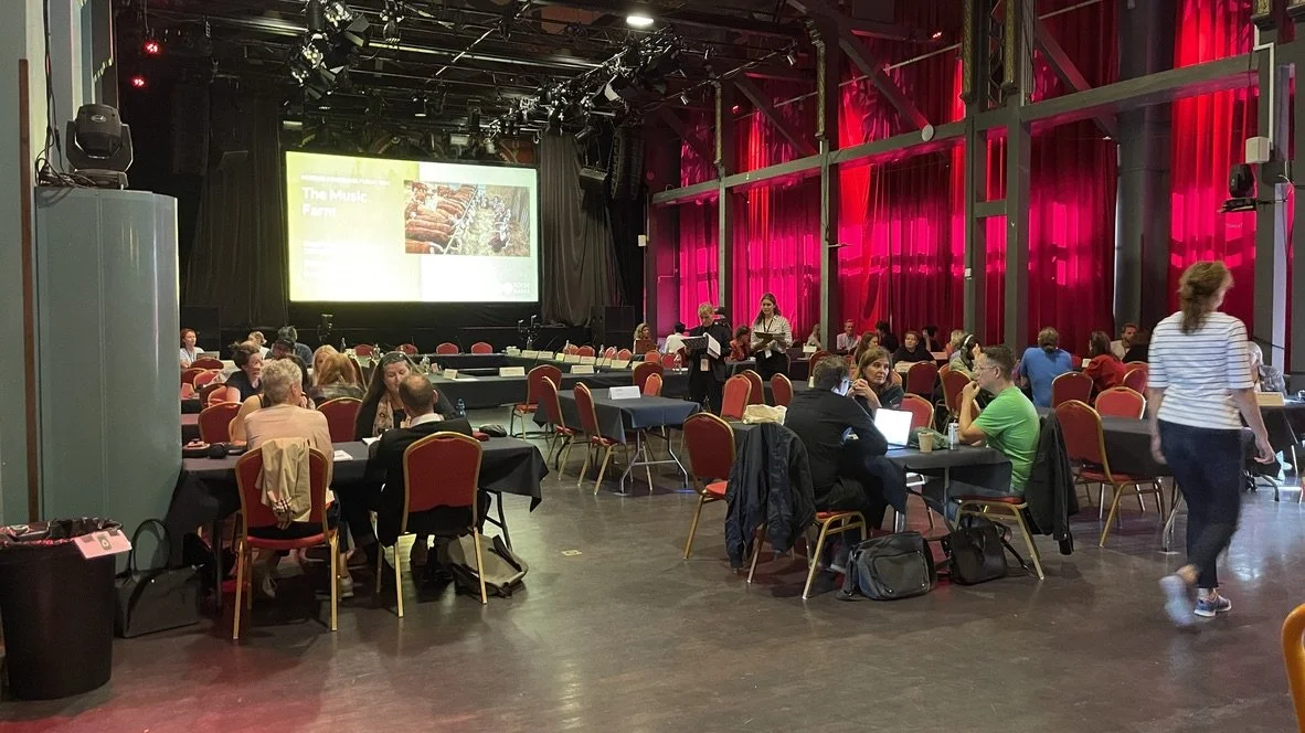 STILLS OG BTS | BILLEDBOGEN | GESTALT