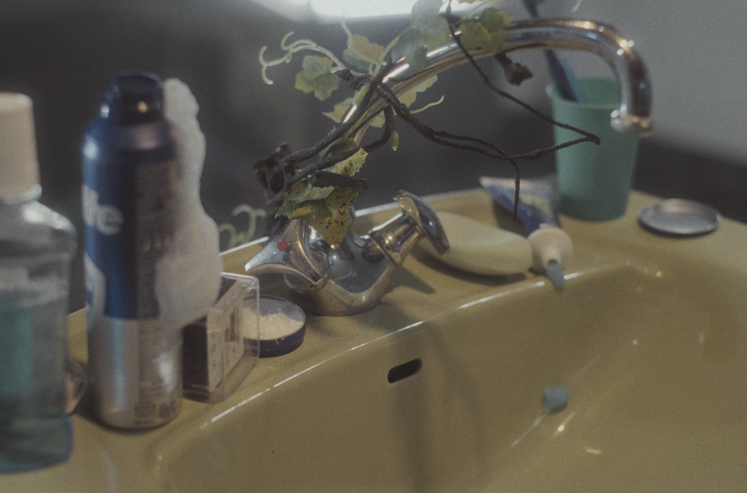 En stiliseret, retro badeværelsesvask | Dokumentarfilm | Retrograd | Esben Persson & Anders Mielcke | Filmproduktion Aarhus | GESTALT