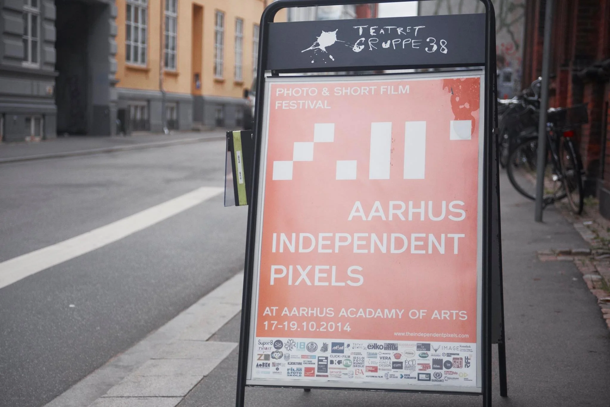 STILLS OG BTS | BILLEDBOGEN | GESTALT