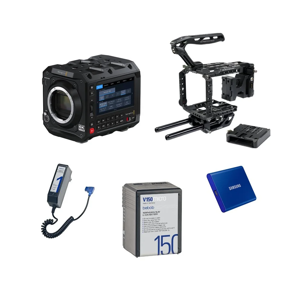 Filmproduktionsudstyr, herunder en kameraoptager, kamera rig, batteri, eksternt batteri, monitor og strømforsyning.