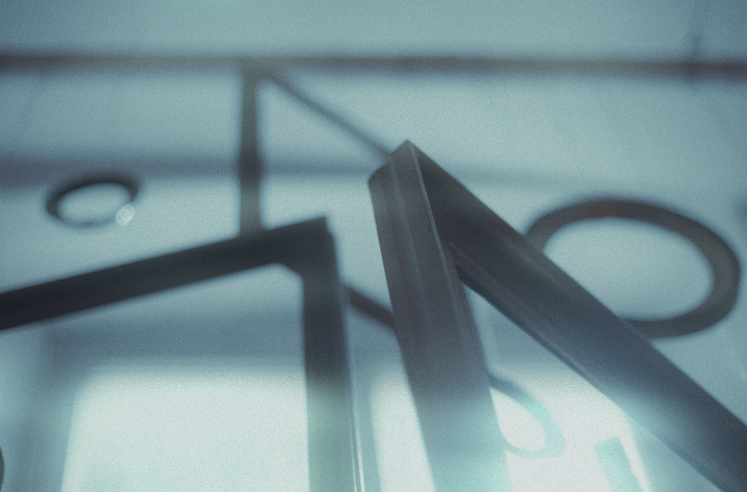 Nærbillede af tomme billedrammer | Dokumentarfilm | Retrograd | Esben Persson & Anders Mielcke | Filmproduktion Aarhus | GESTALT