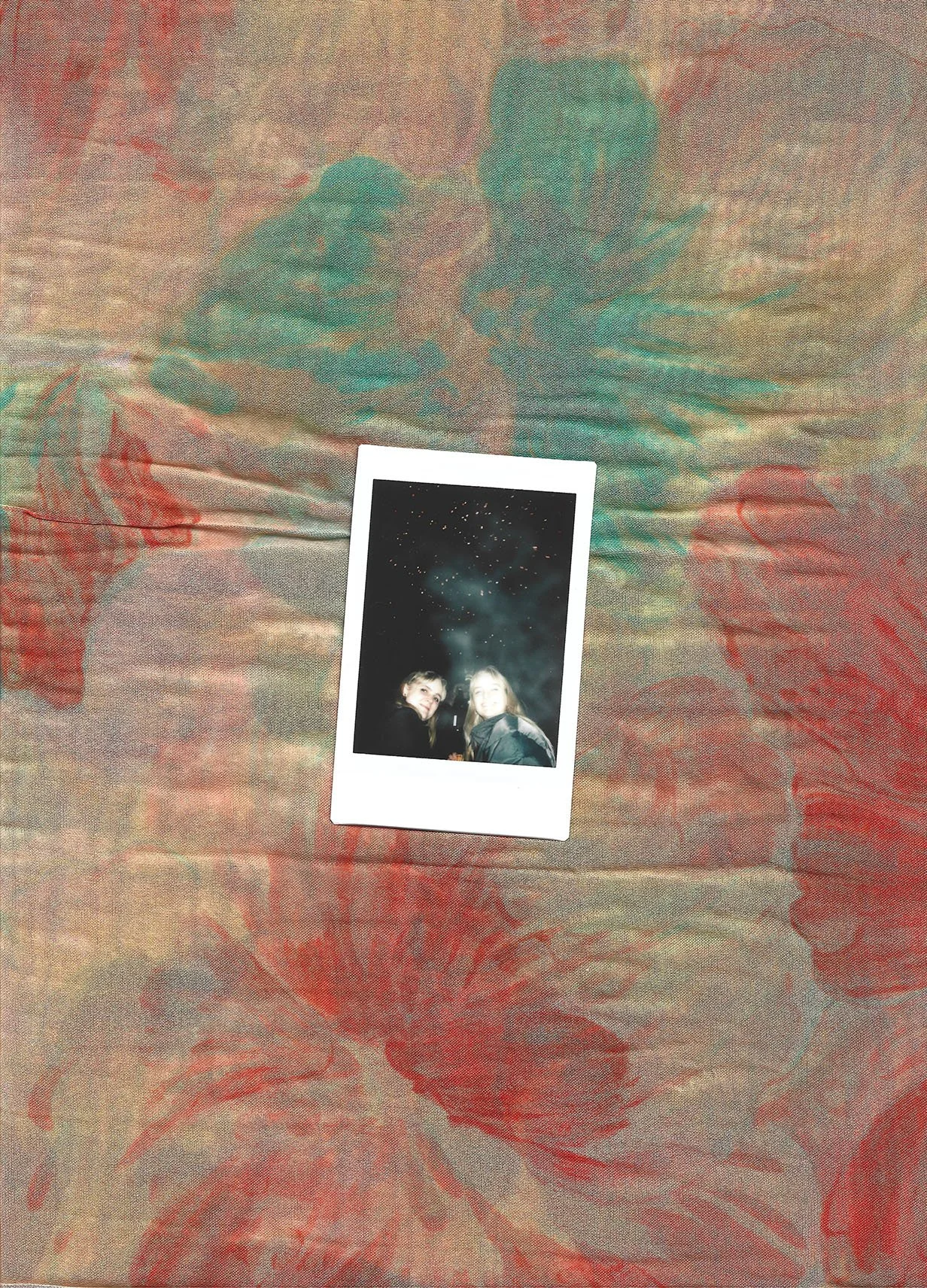 Et foto af to kvinder, taget om natten under en stjerneklar himmel, hvor stjerner kan ses tydeligt | Stemningsbillede | Filmproduktion Aarhus | GESTALT