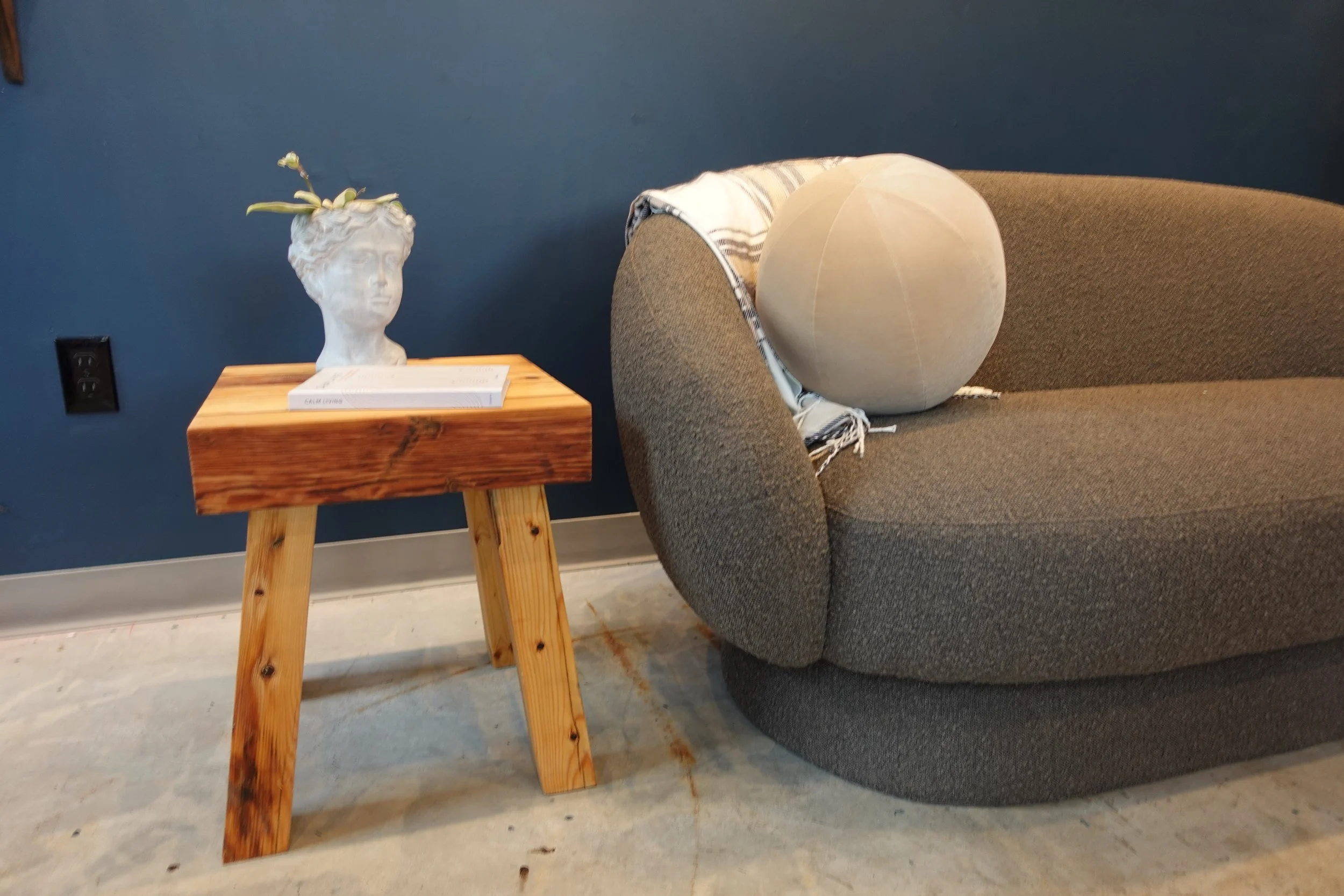 Sofa2.JPG