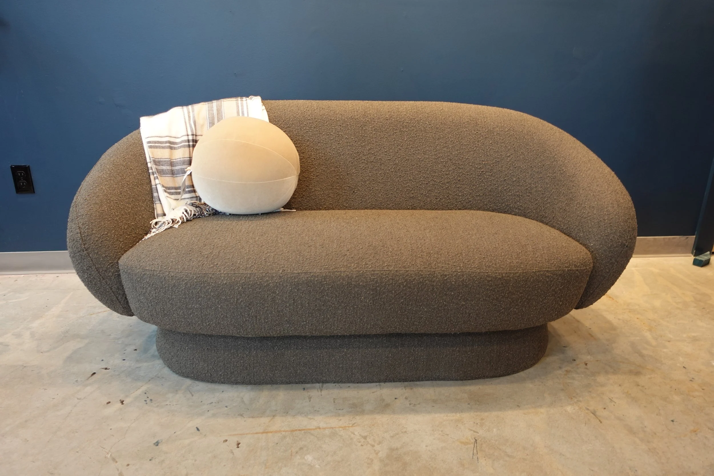 Sofa1.JPG