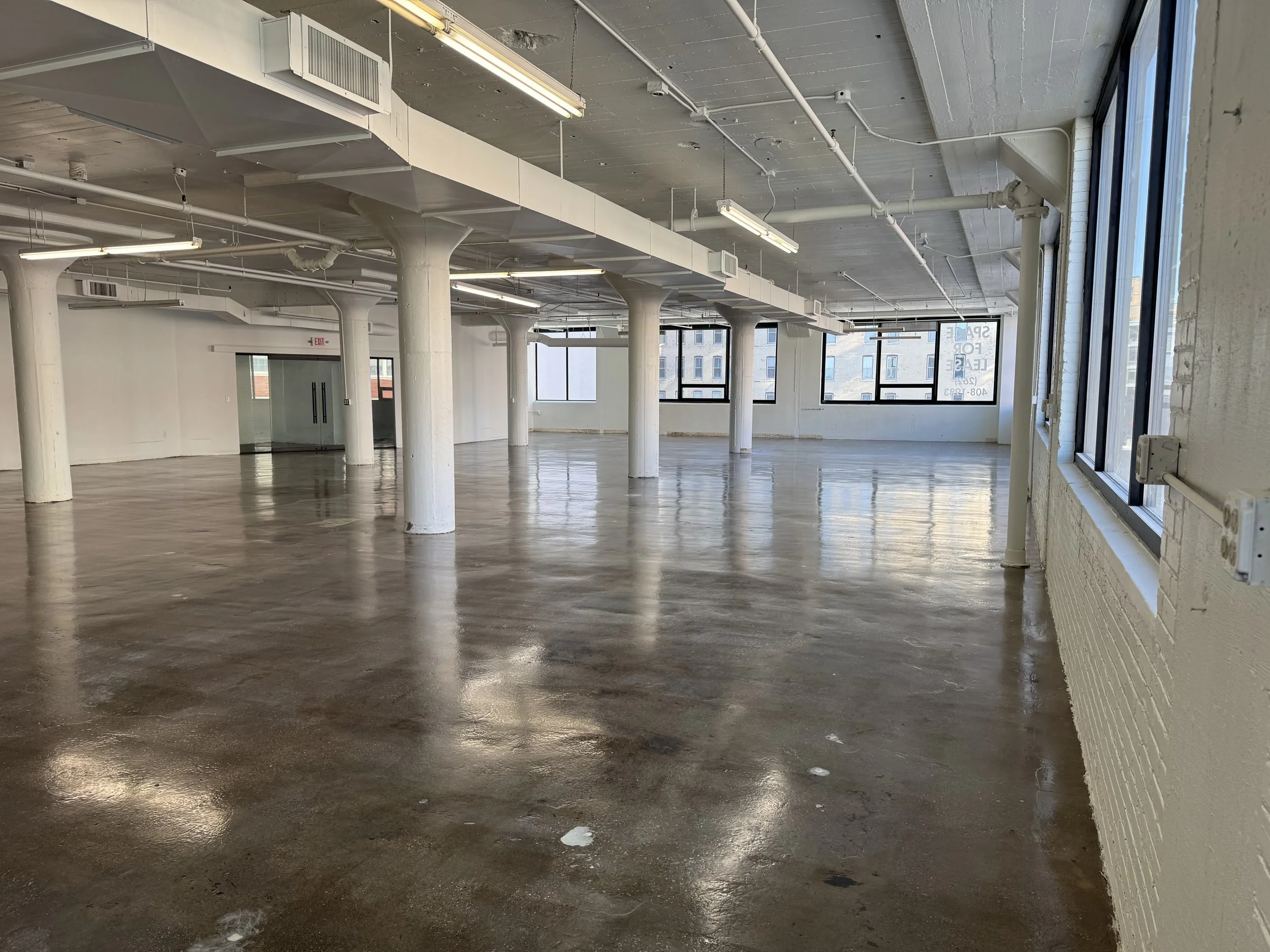 Corner windows with a lot of daylight throughout