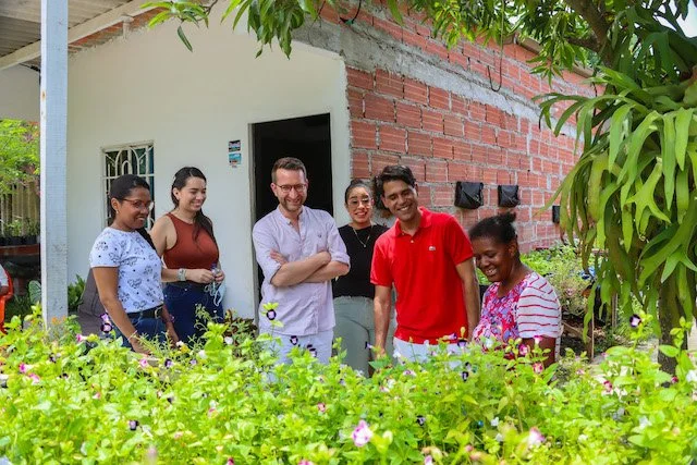 Helping the “Granitos de paz” foundation