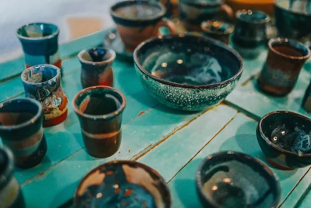 Discover the local handicrafts
