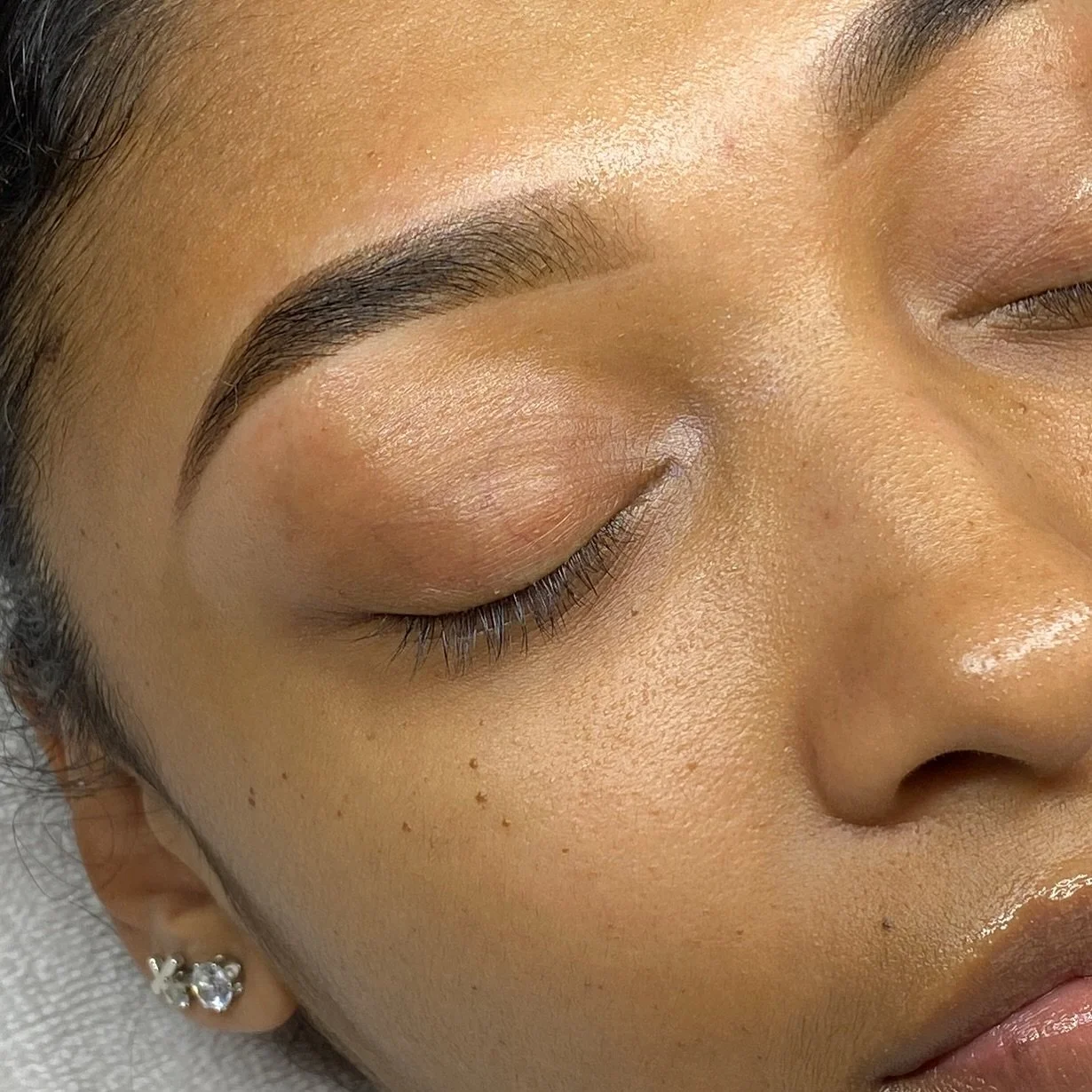 Hybrid brows with a ✨soft✨ finish. *chef&rsquo;s kiss*

Pre-booking is open for new location in Arlington.

DM or text 817.733.3813

www.tahirahelahiesthetics.com

#brows #browartist #arlingtontx #arlingtonesthetician #dfwesthetician