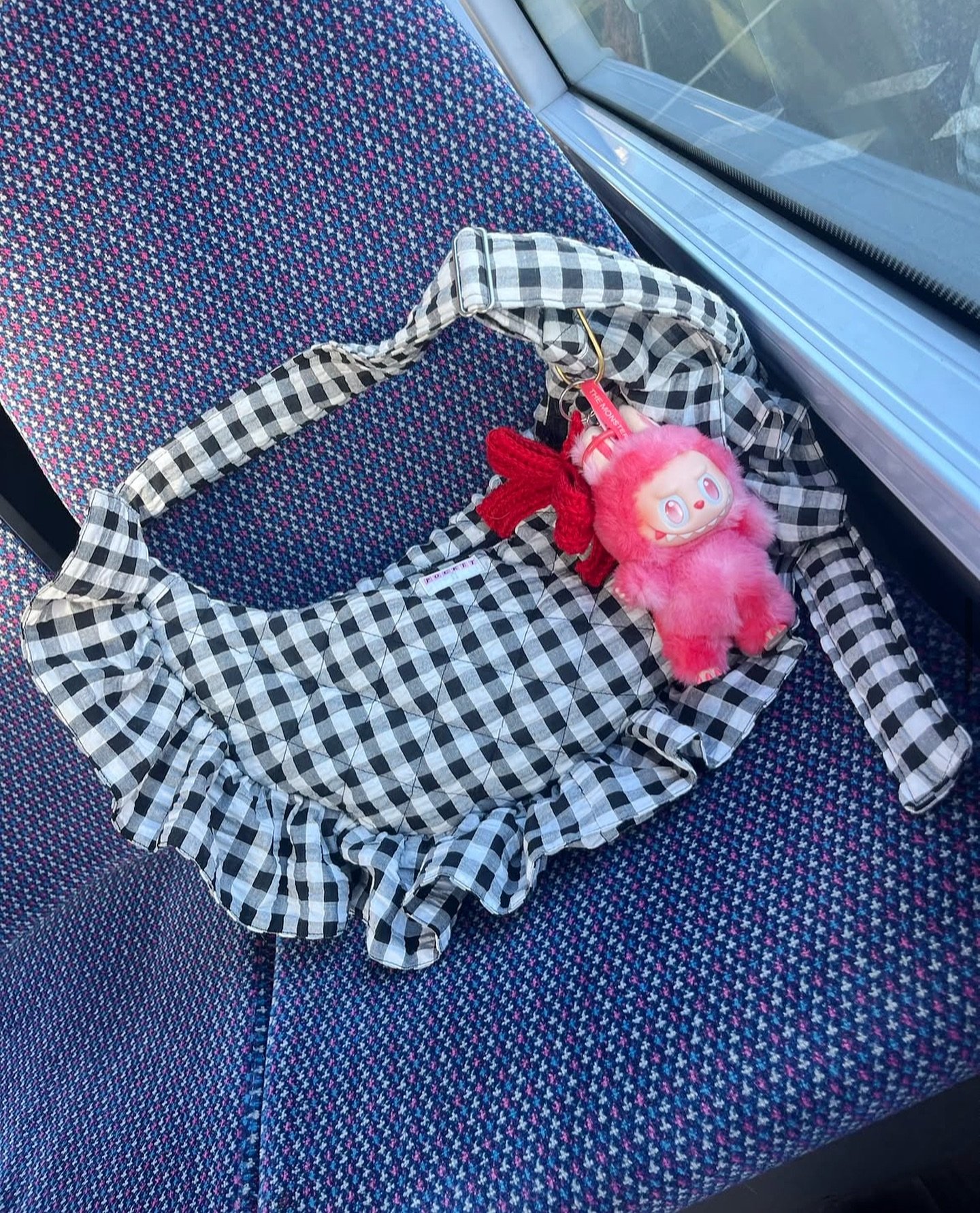 🖤🤍Black gingham pillow frill bag🖤🤍

All gingham pillow frill bags are currently sold out but who wants a re-stock?