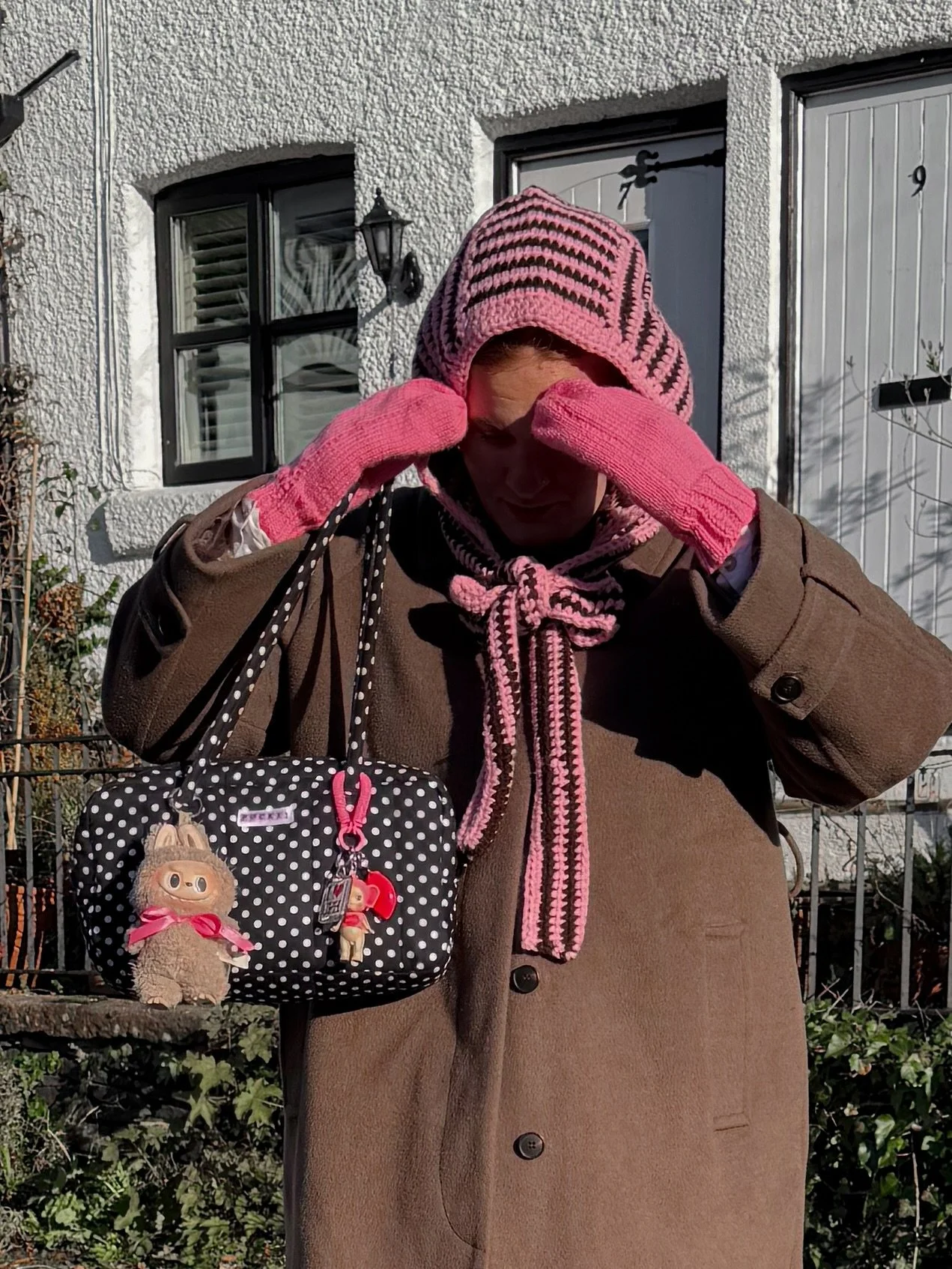 Hello cosy season 🧤☕️🧣

Polka dot bowler bag now available to pre-order!