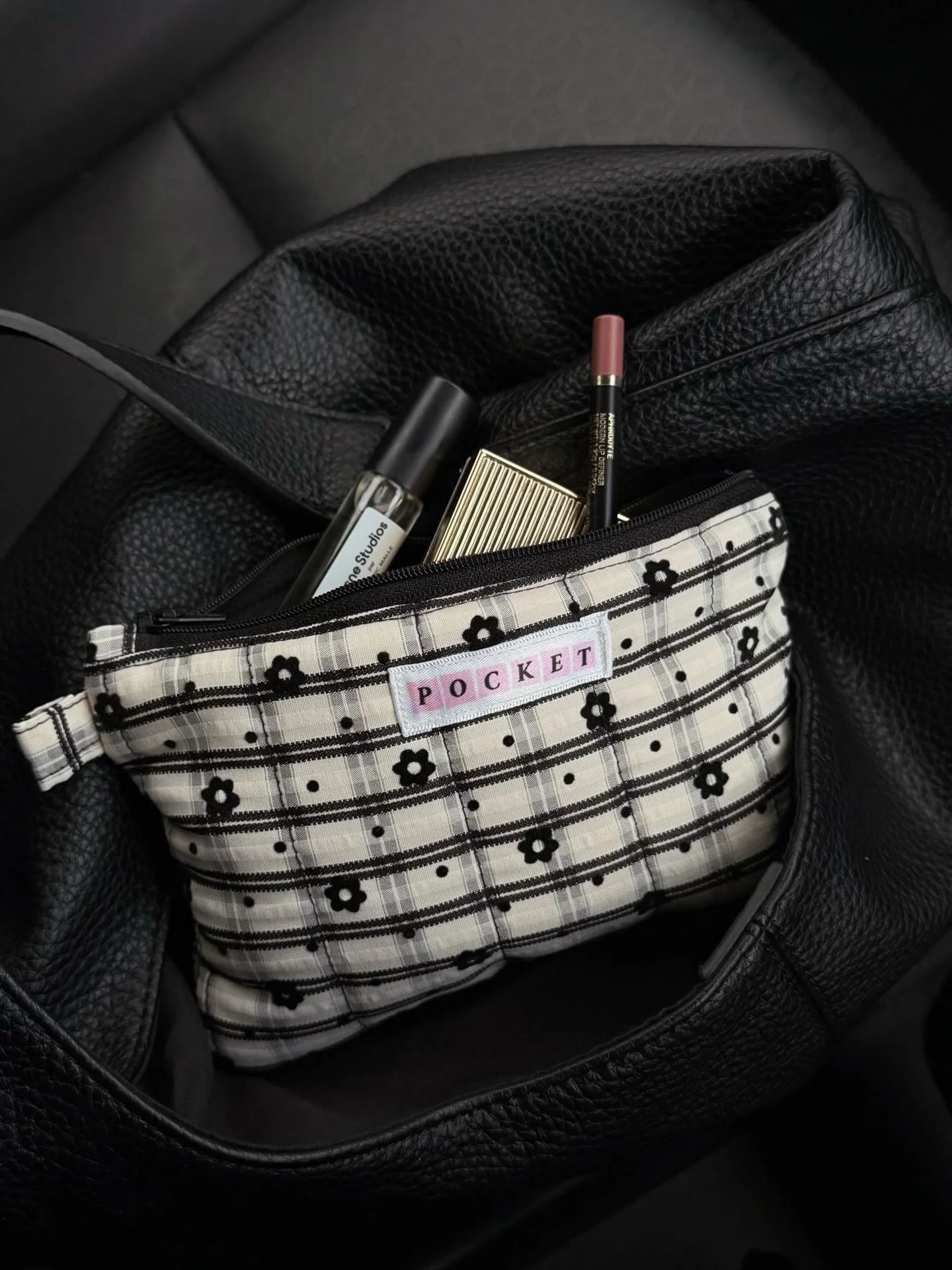 ✨Pouches✨

A lot of you asking about pouches so I thought I&rsquo;d fill you in on here! 

I have a few online right now but will be re-stocking what I have ready made after my last market of the year on Sunday 14th.

Anything left over after the 14t