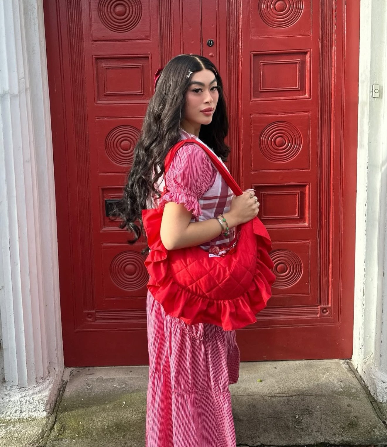 The most gorgeous girly @sentimental.oriental with her red pillow frill 🥹❤️🥰